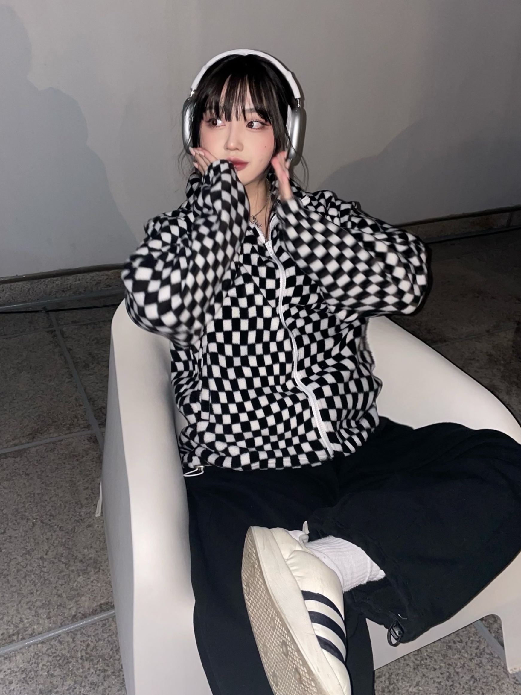 Adidas Puffylette Off White, Apple AirPods Max Lightning Silver (Korean Ver.) 착용 스타일