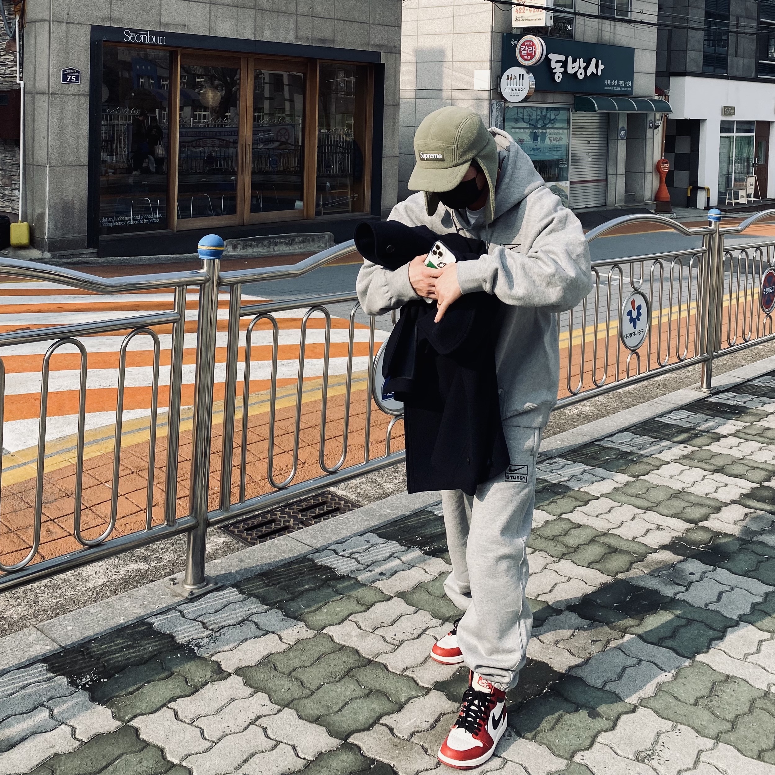 Supreme Polartec Earflap Camp Cap Light Olive - 21FW, Nike x Stussy NRG RA Pullover Hoodie Dark Grey Heather (DJ9488-063) 착용 스타일