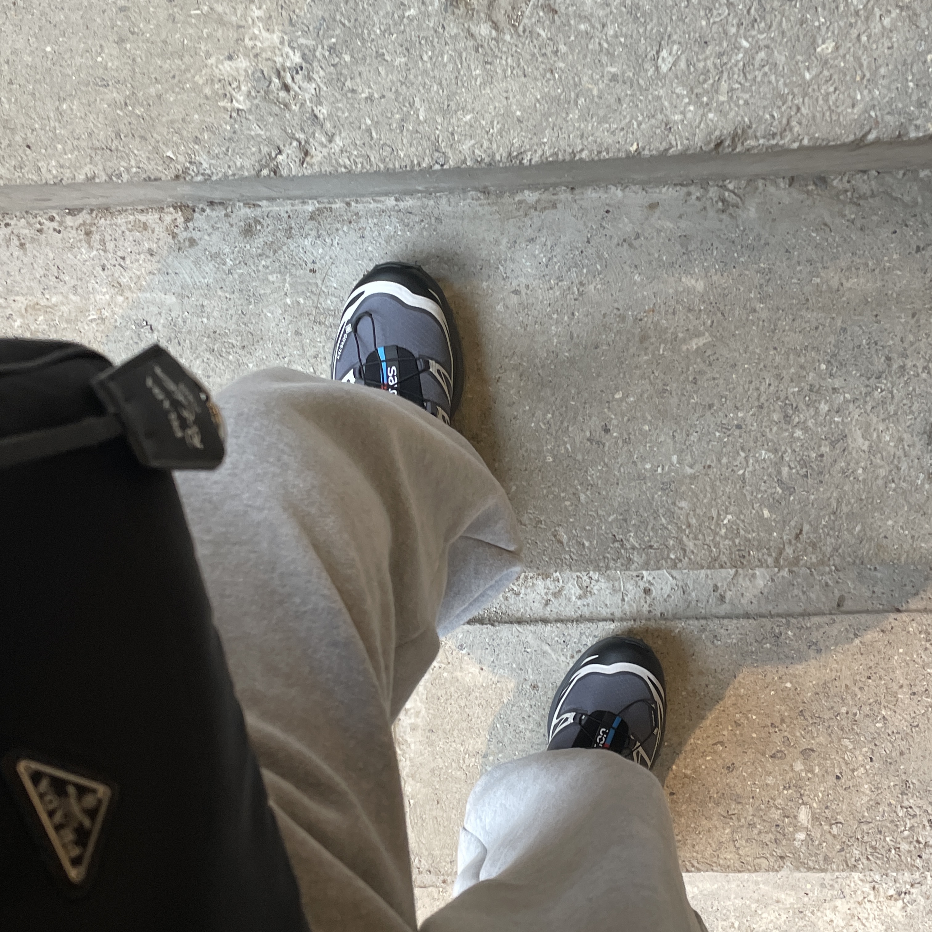 Salomon XT-6 Gore-Tex Black Ebony 착용 스타일 - 2