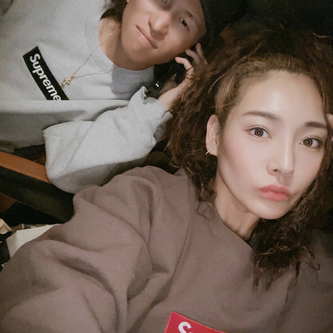 Supreme Box Logo Crewneck Dark Pine - 22FW, Supreme Box Logo Crewneck Brown - 22FW 착용 스타일 - 3