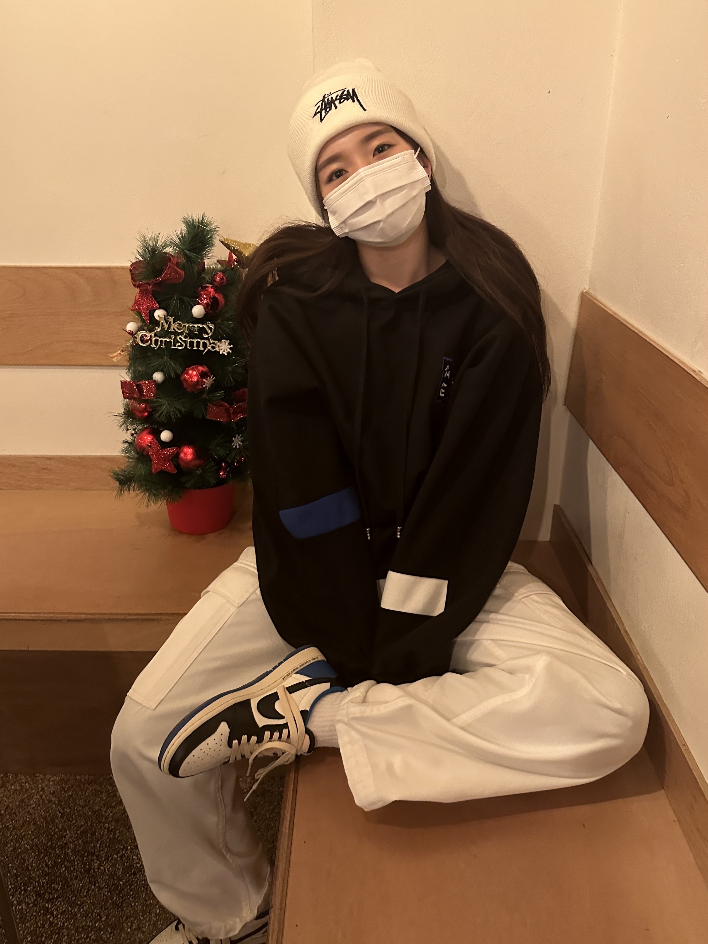 Jordan 1 x Travis Scott x Fragment Retro Low OG SP Military Blue, Nike x Stussy Cuff Beanie White 착용 스타일 - 2