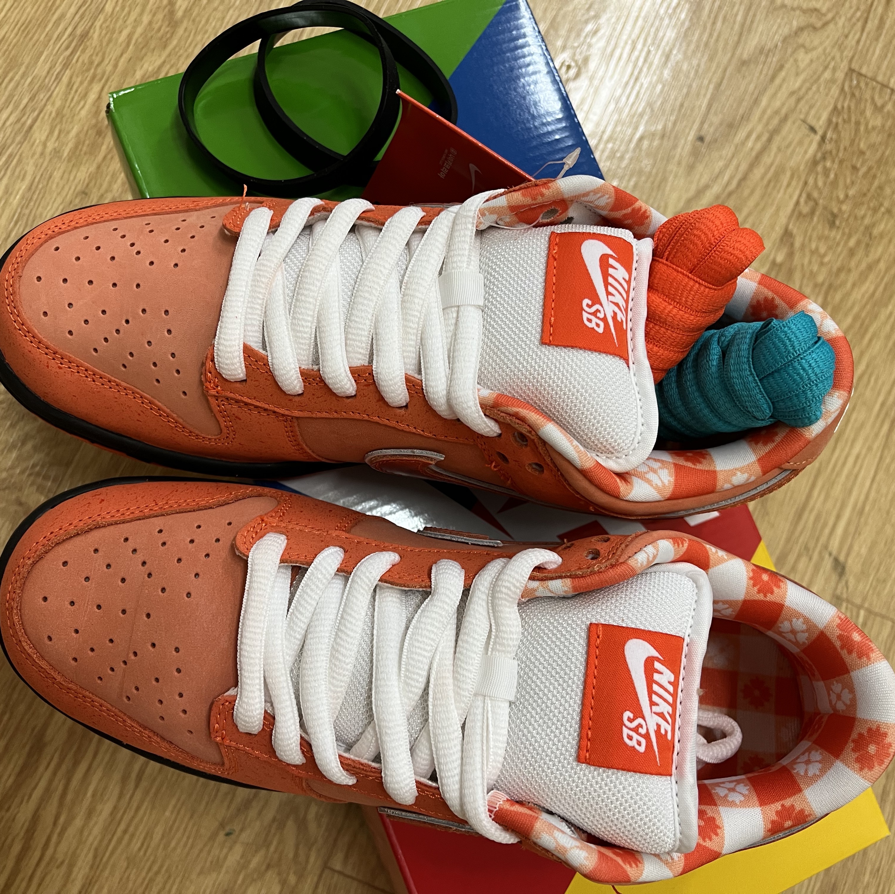 Nike x Concepts SB Dunk Low Orange Lobster (Regular Box) 착용 스타일 - 3
