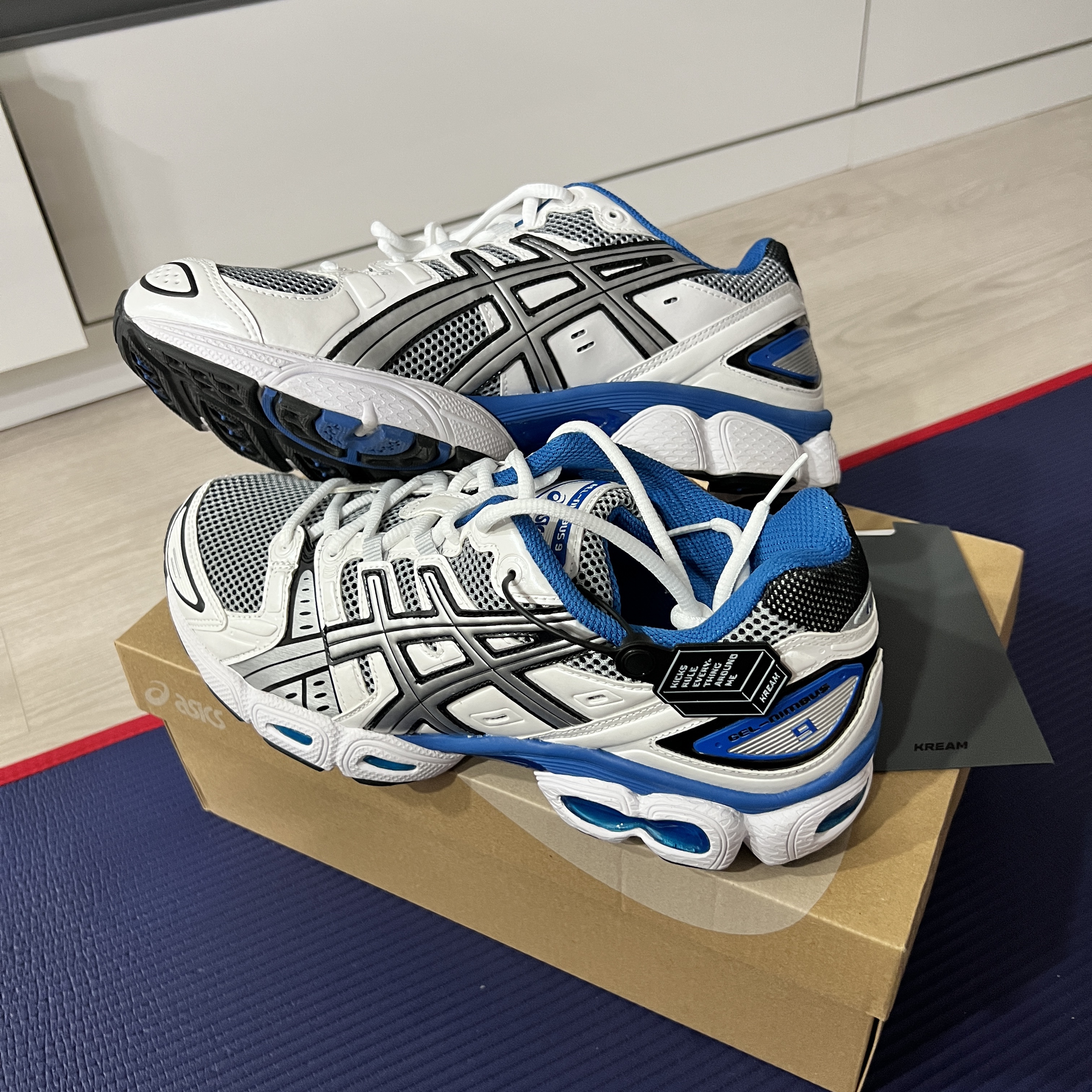 Asics Gel-Nimbus 9 White Lake Drive 착용 스타일