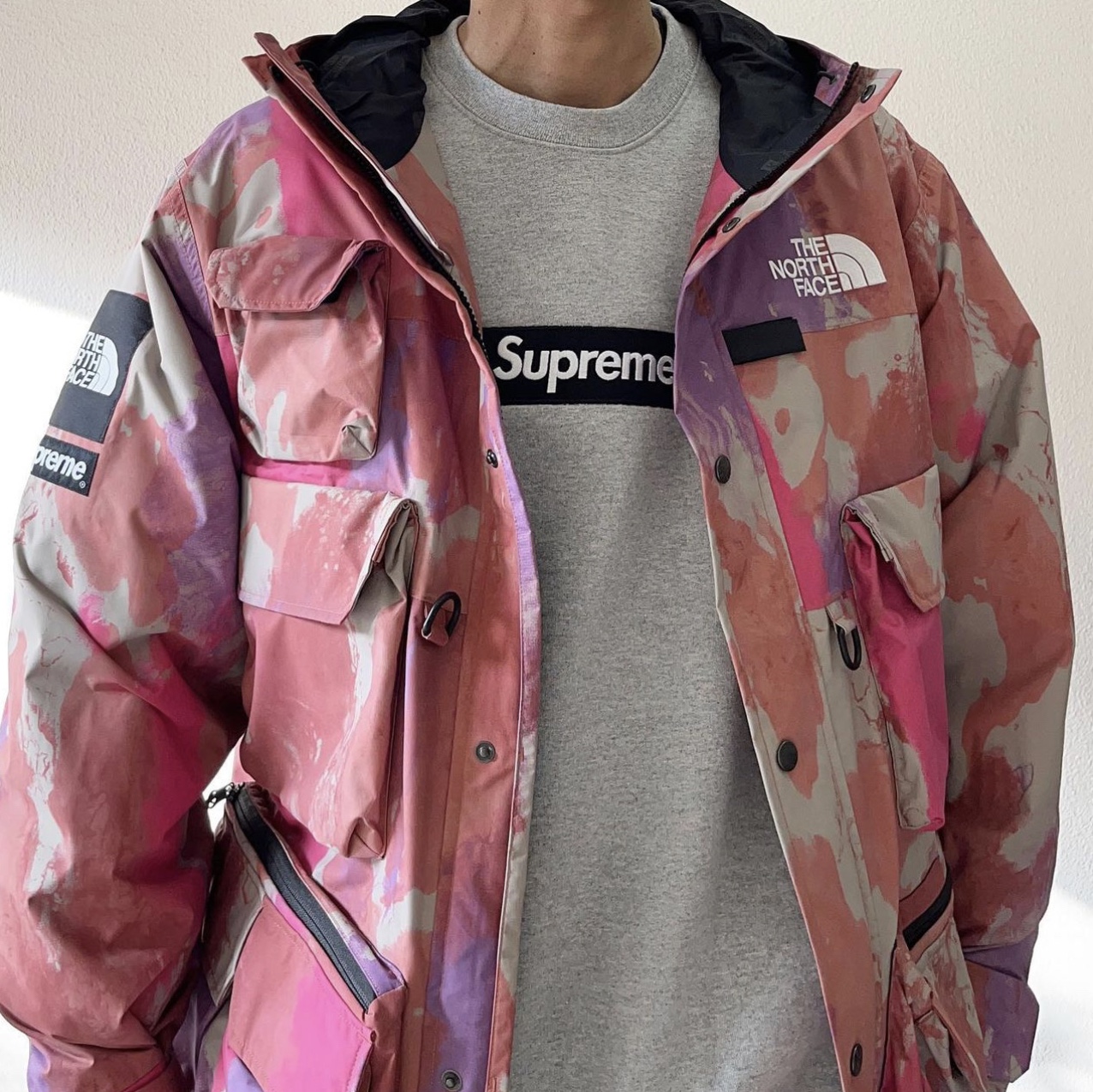 Supreme Box Logo Crewneck Heather Grey - 22FW, Supreme Box Logo Crewneck Black - 22FW 착용 스타일 - 4