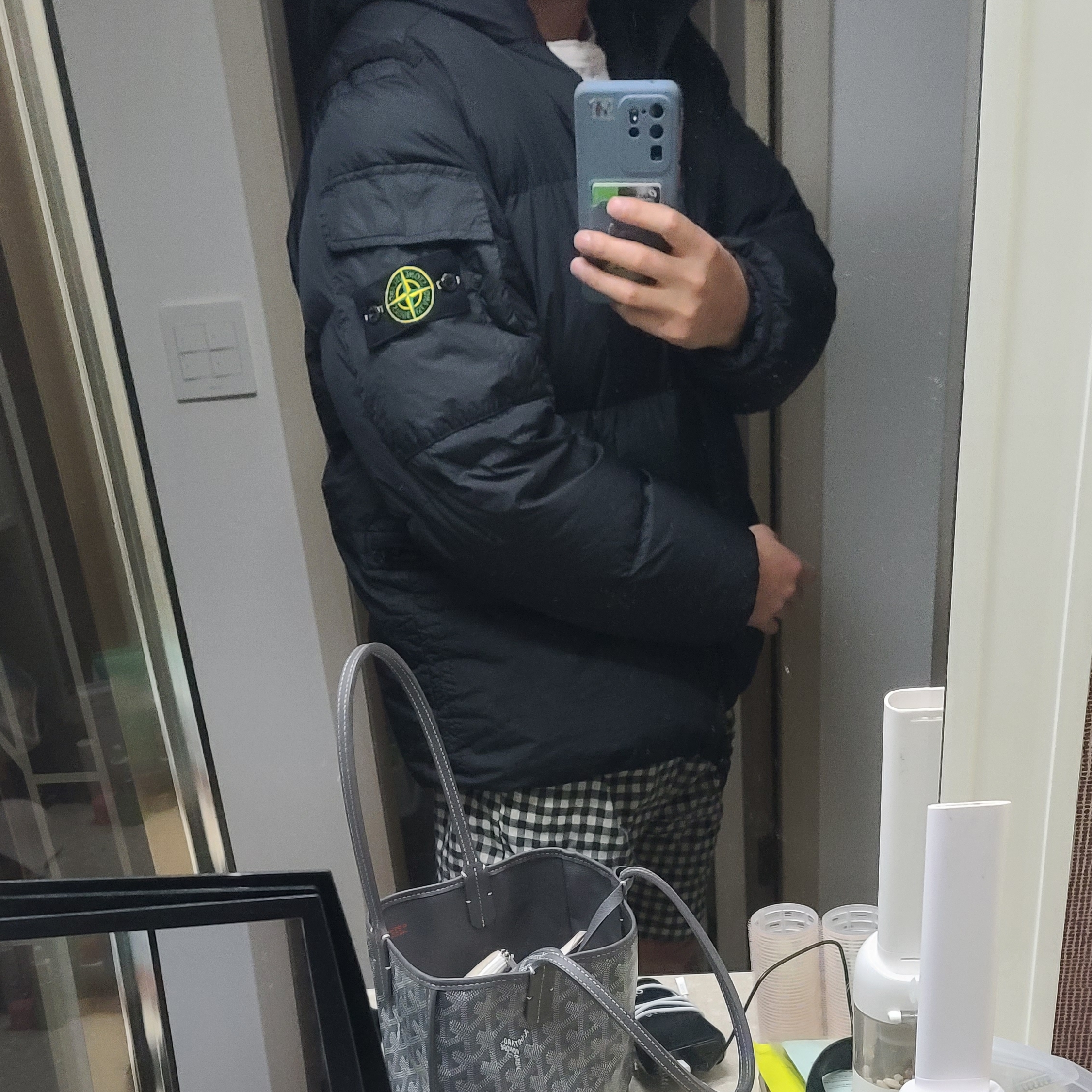 Stone Island 40223 Garment Dyed Crinkle Reps Down Jacket Black - 22FW 착용 스타일