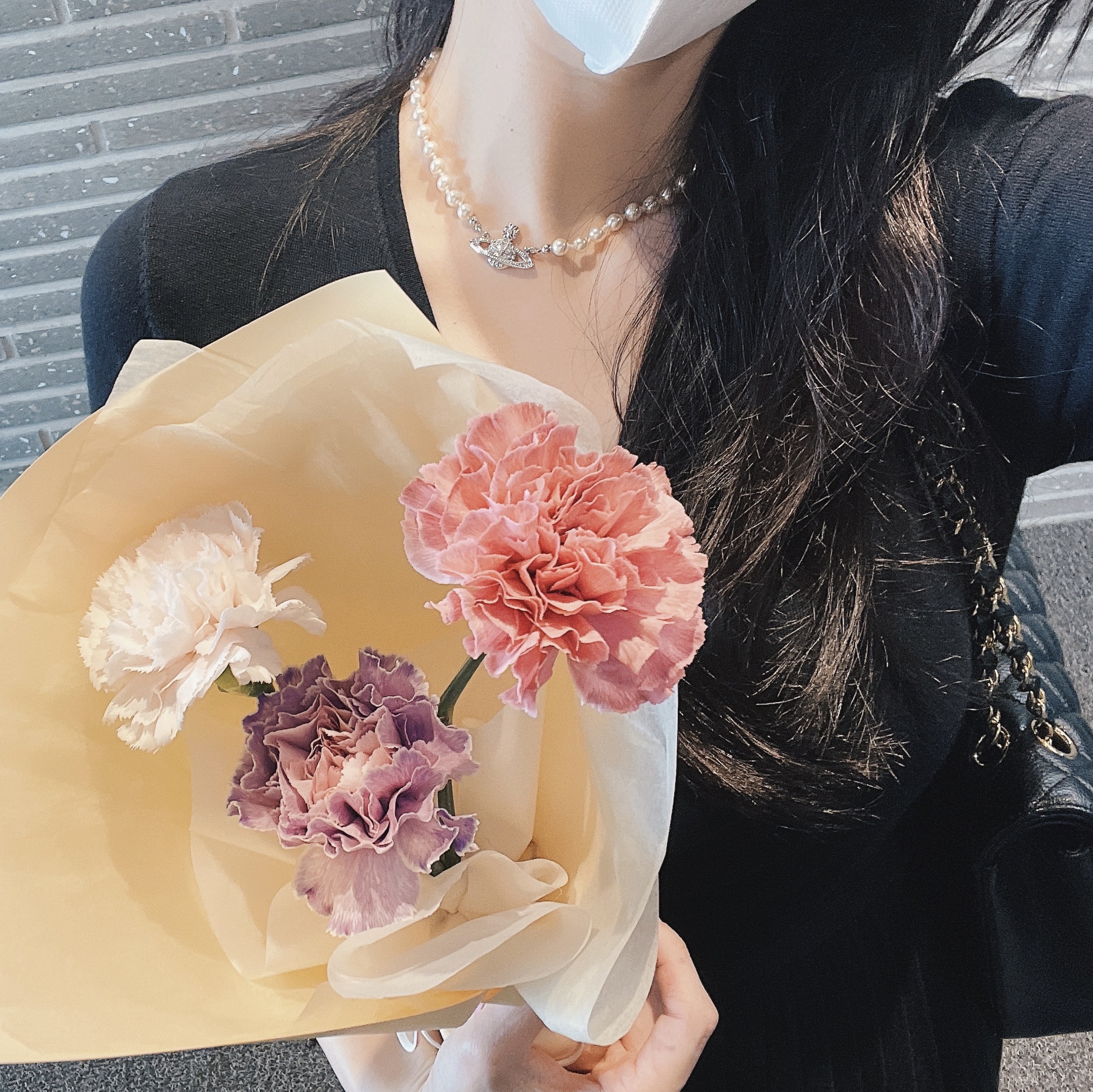 Vivienne Westwood Mini Bas Relief Choker Silver 착용 스타일