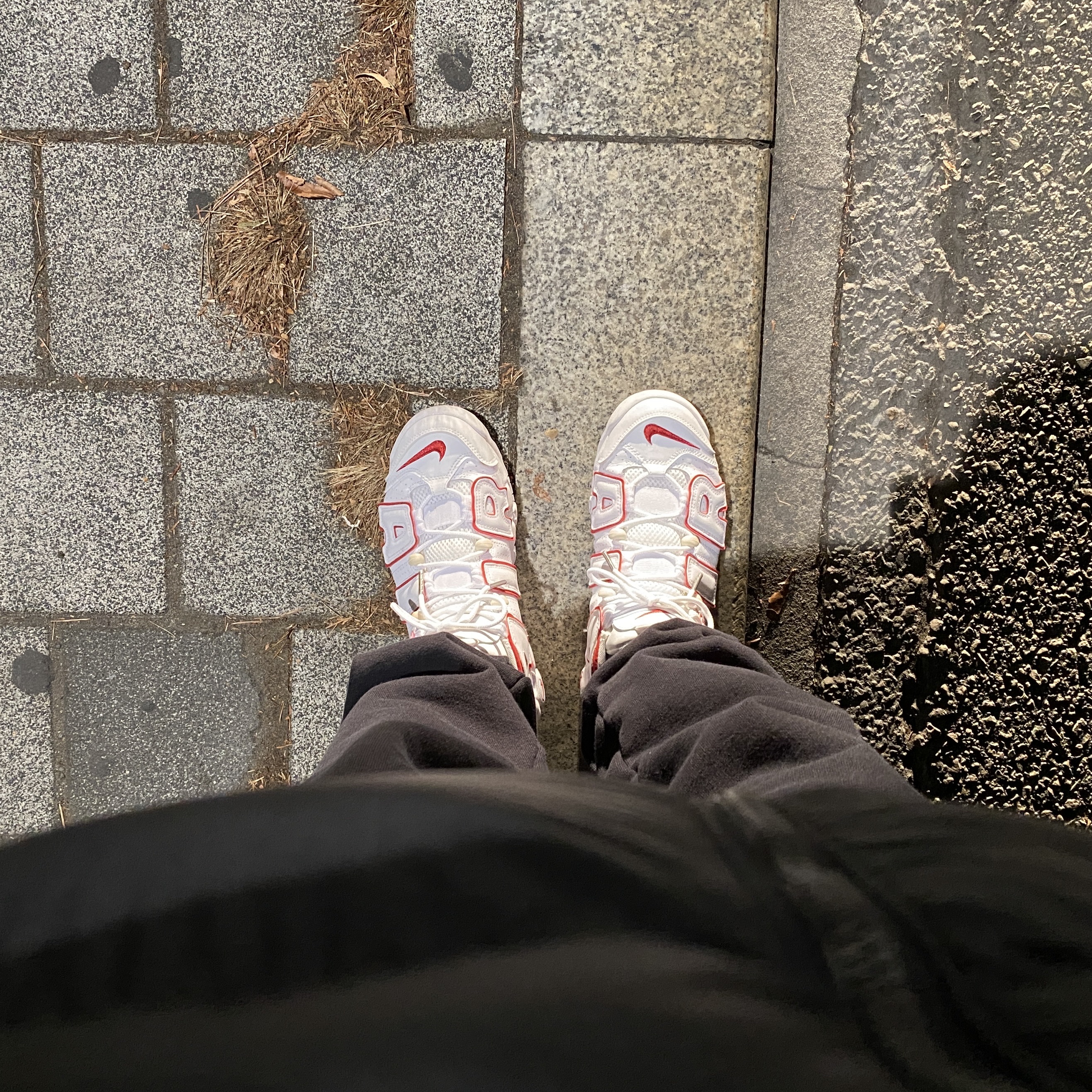 Nike Air More Uptempo 96 White University Red 착용 스타일