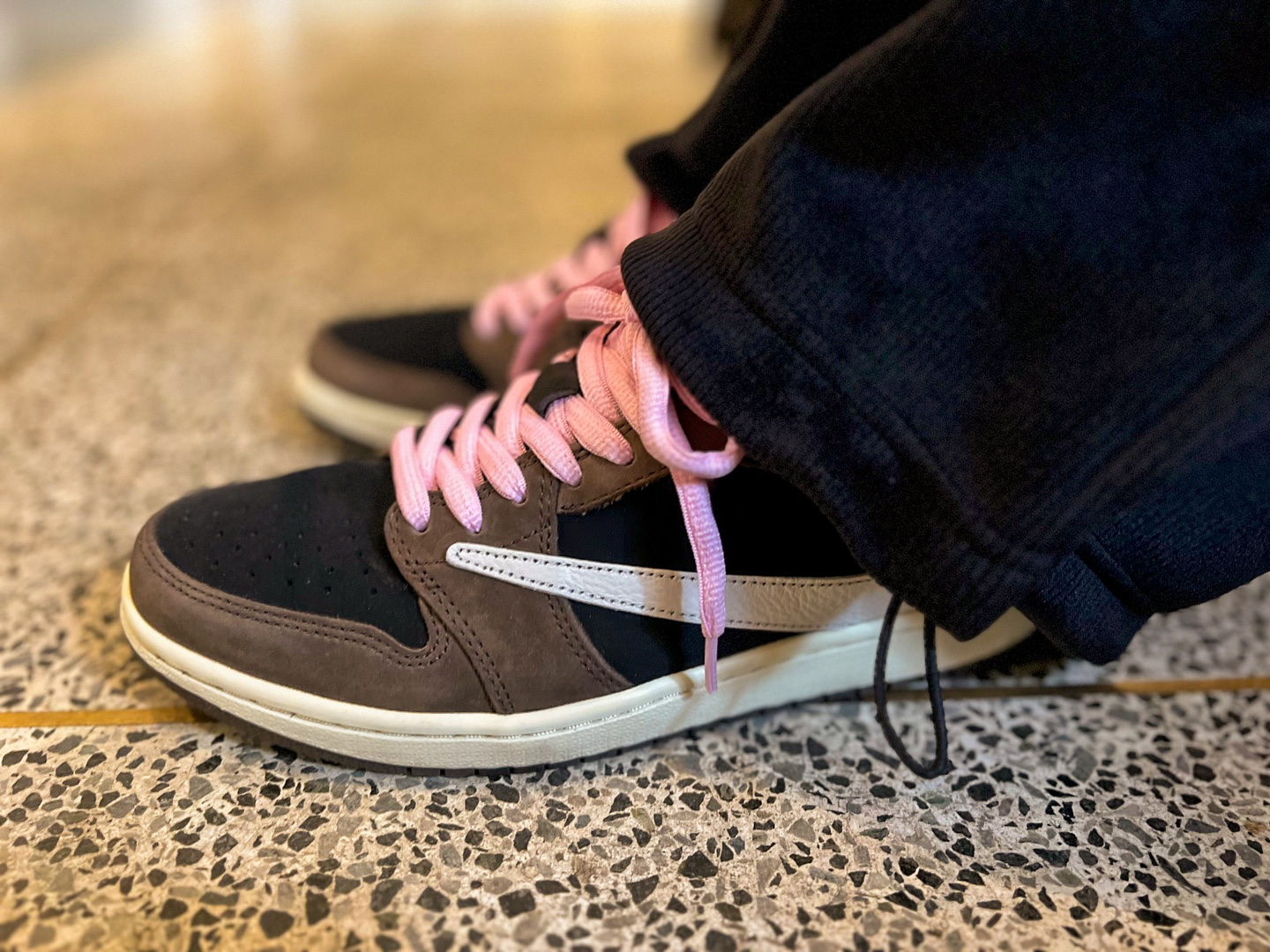 Jordan 1 x Travis Scott Retro Low OG SP Mocha 착용 스타일