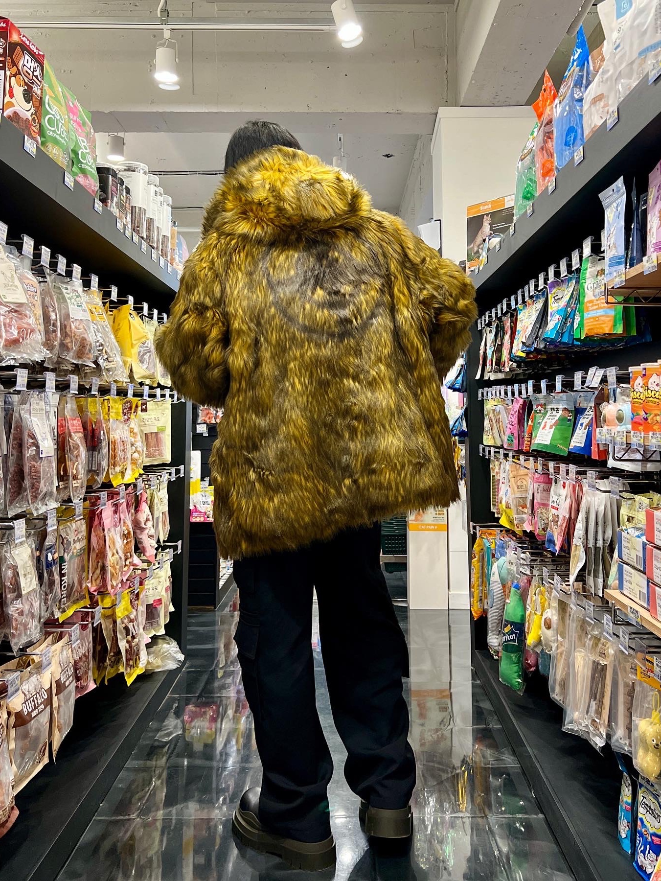 Supreme x Stone Island Formula Steel Reversible Faux Fur Parka Yellow - 22SS, Bottega Veneta Tire Cropped Chelsea Boots Black 착용 스타일 - 1