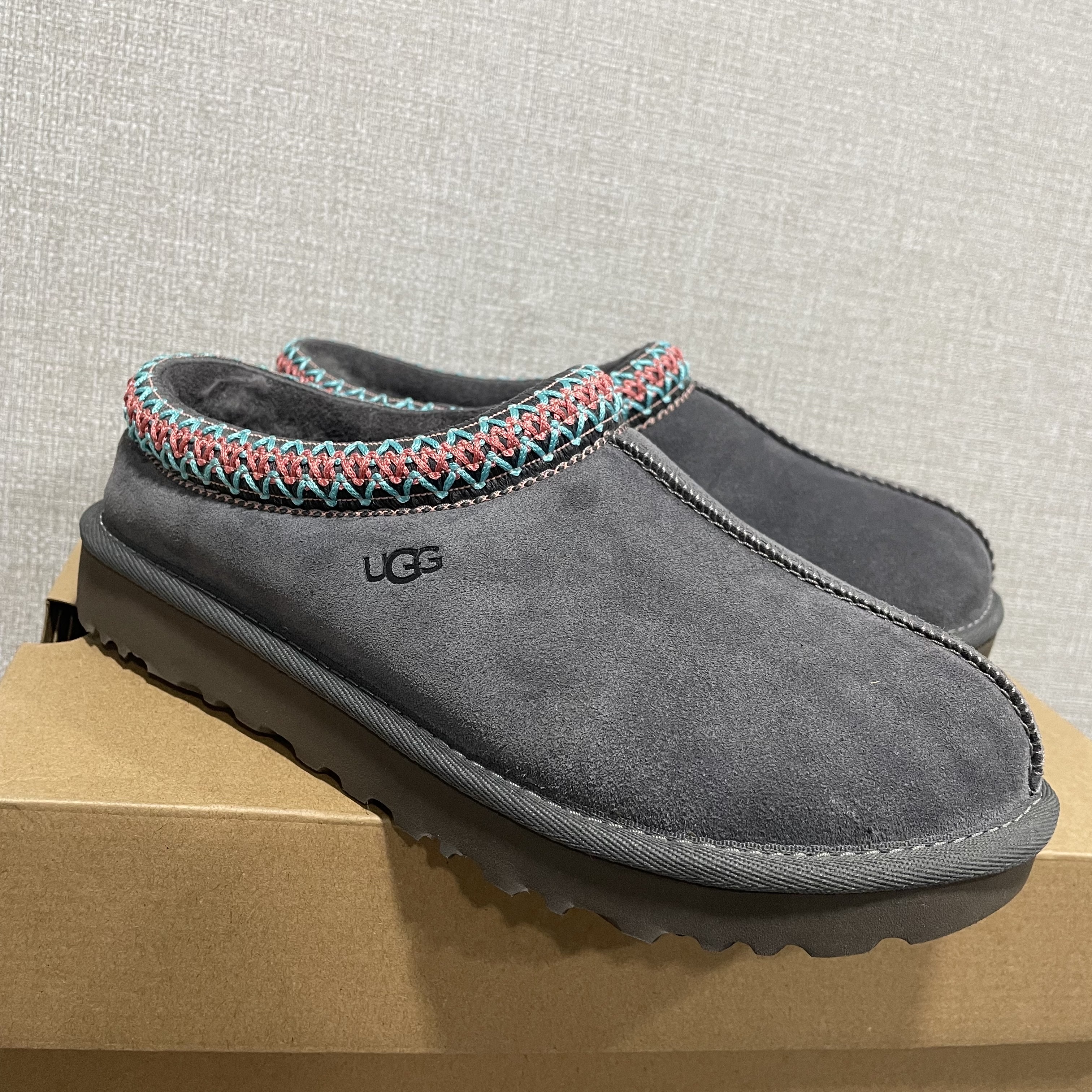 (W) UGG Tasman Slipper Dark Grey 착용 스타일