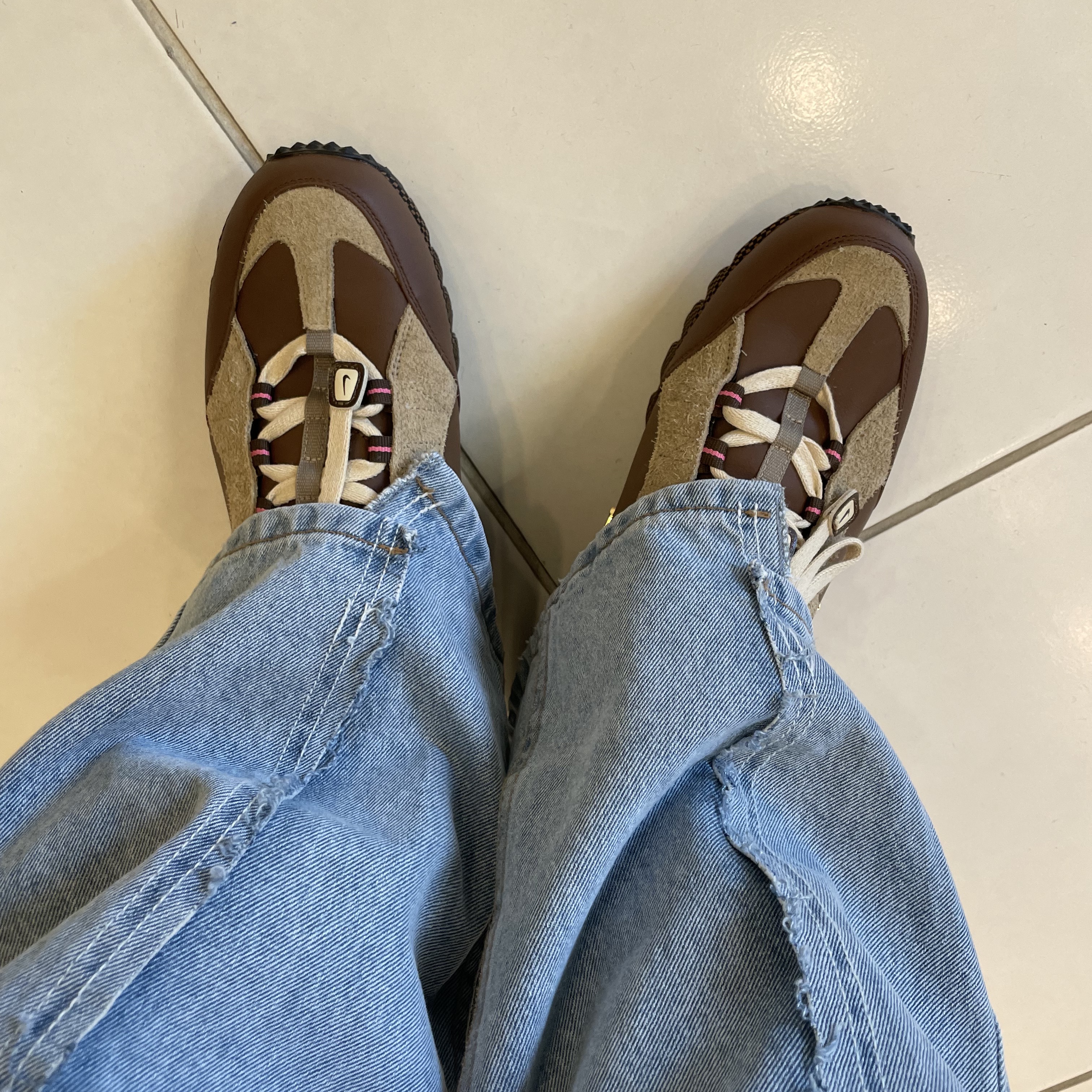 Nike x Jacquemus Air Humara LX Ale Brown and Gold 착용 스타일