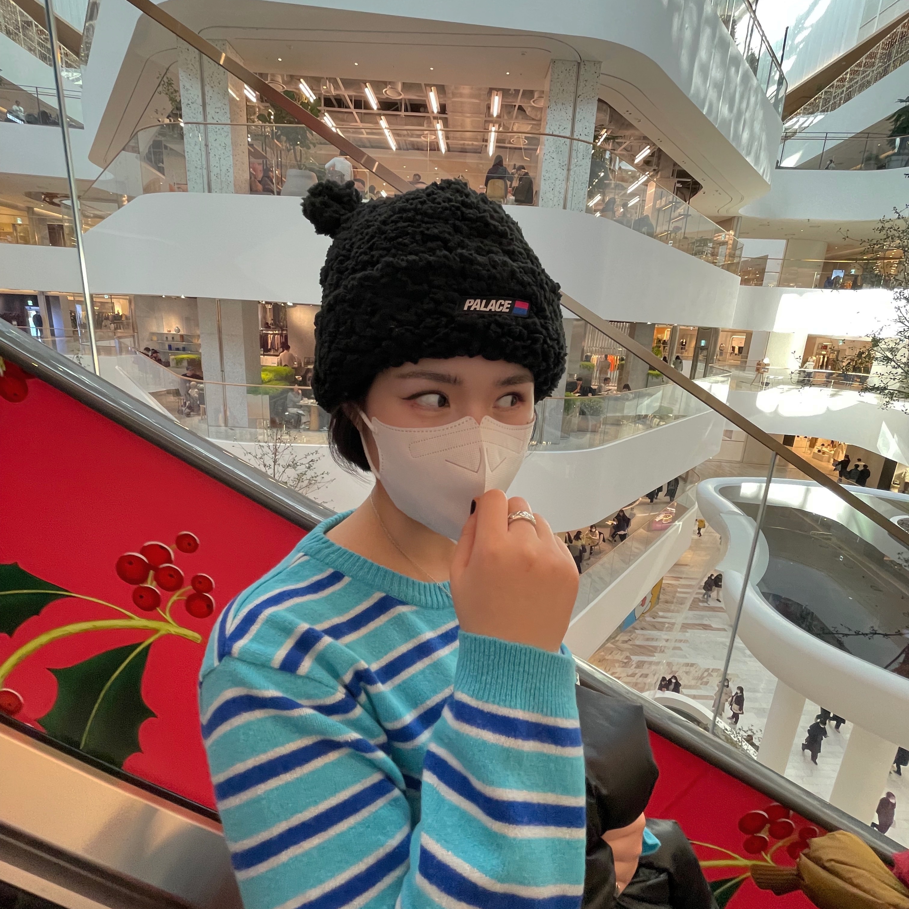 Palace Fuzzy Ear Beanie Black - 22FW 착용 스타일