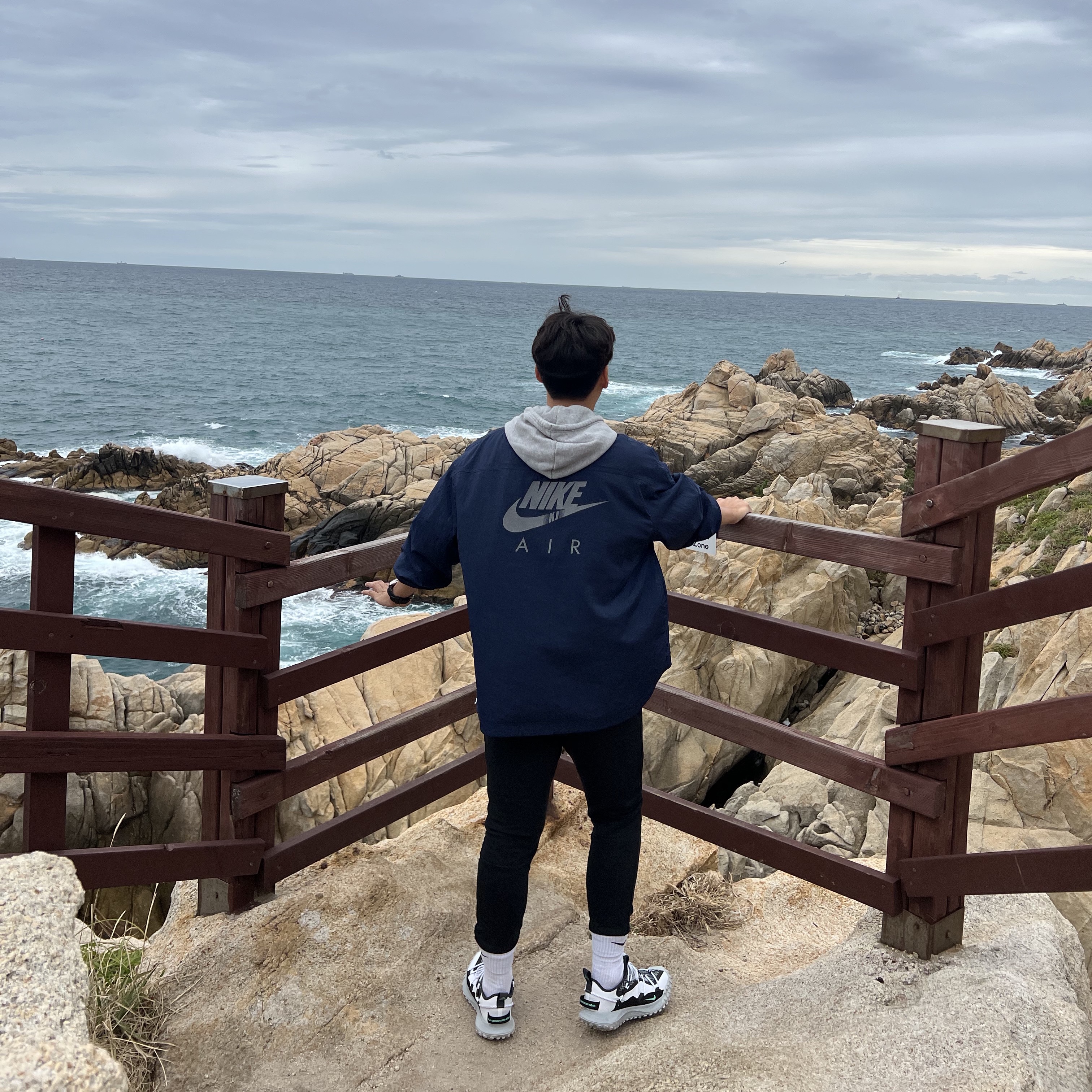 Nike x Kim Jones Reversible Wind Breaker Navy - US/EU, Nike ACG Mountain Fly Low SE White and Black 착용 스타일