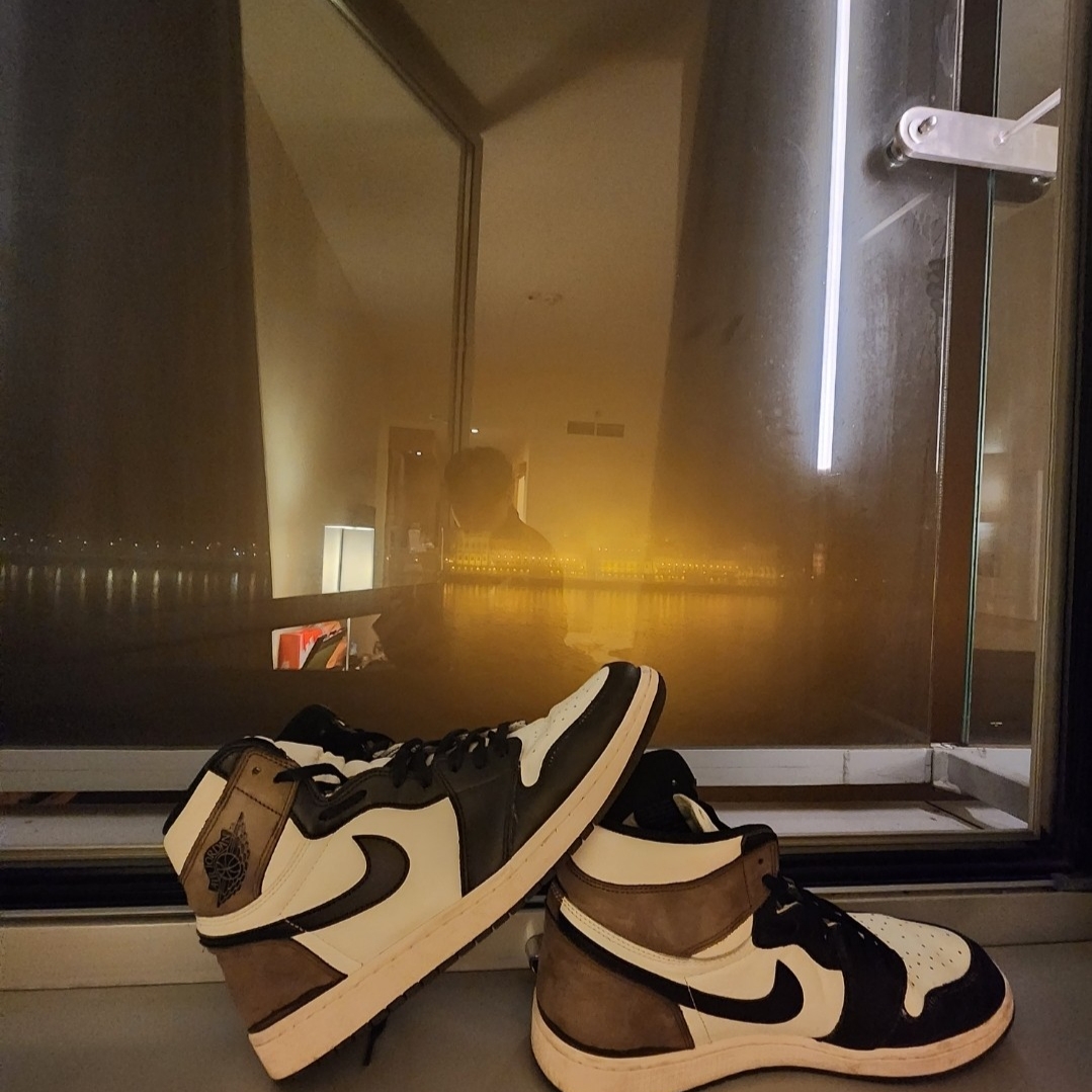 Jordan 1 Retro High OG Black Mocha 착용 스타일 - 1