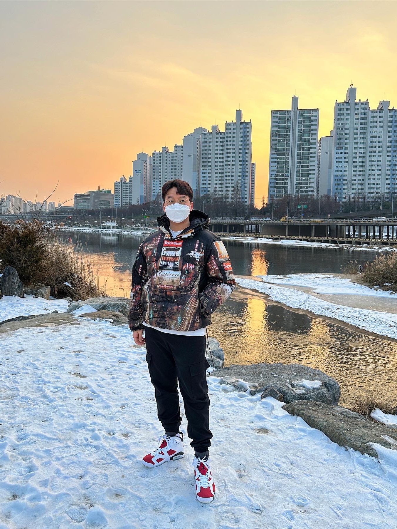 Supreme x The North Face 800-Fill Half Zip Hooded Pullover Times Square - 22FW, Jordan 6 Retro Carmine 2021 착용 스타일 - 1