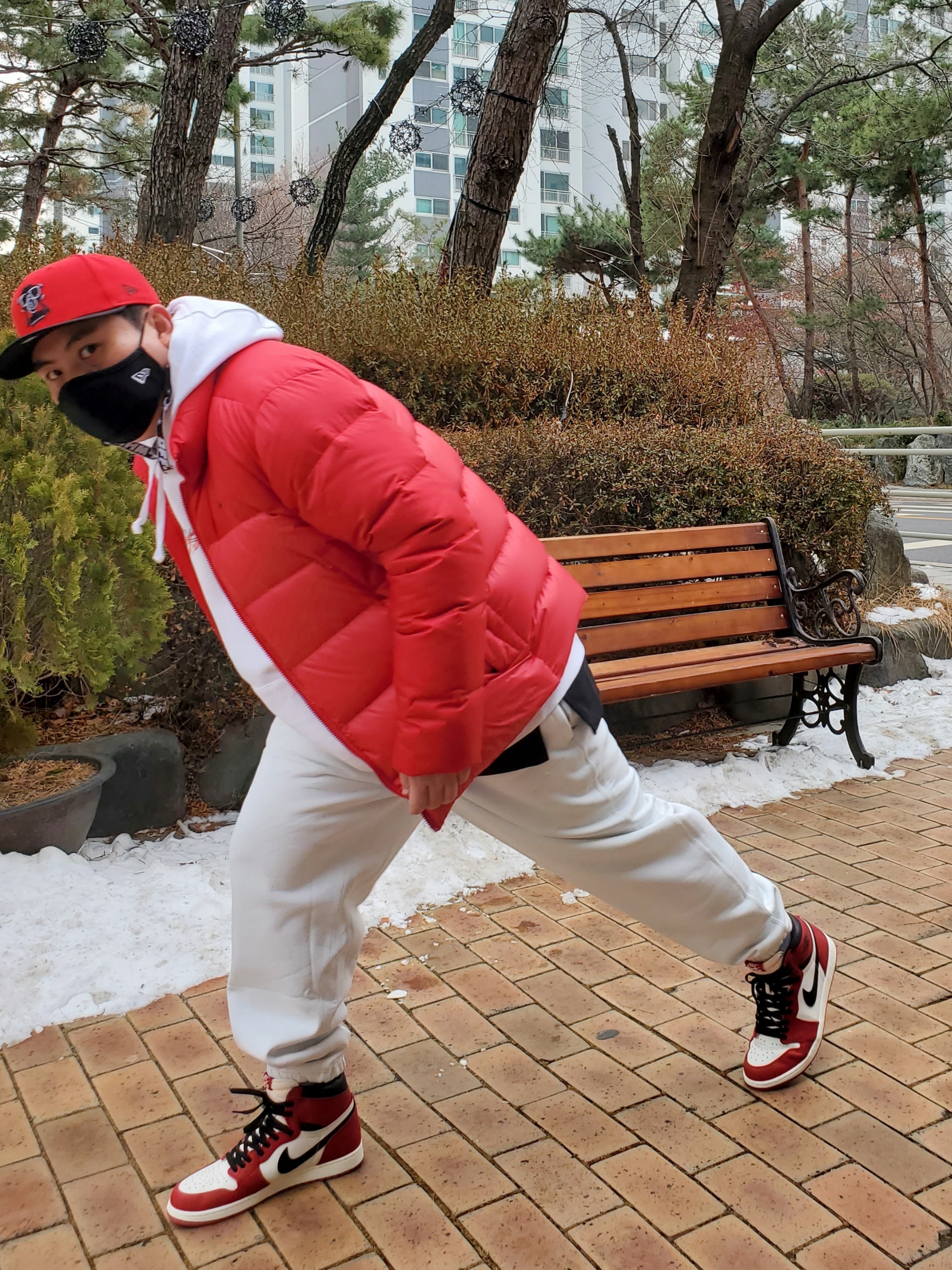 Jordan 1 Retro High OG Chicago 2022, Nike NRG Solo Swoosh Fleece Pants Summit White - Asia 착용 스타일 - 3