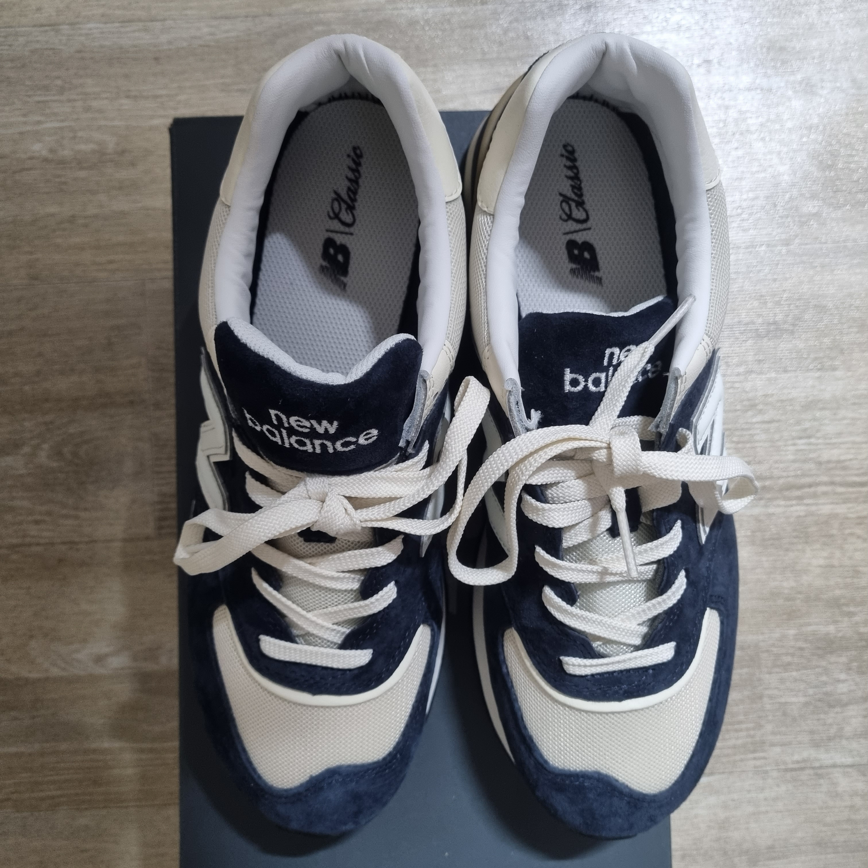 New Balance 574 Legacy Navy Blue 착용 스타일
