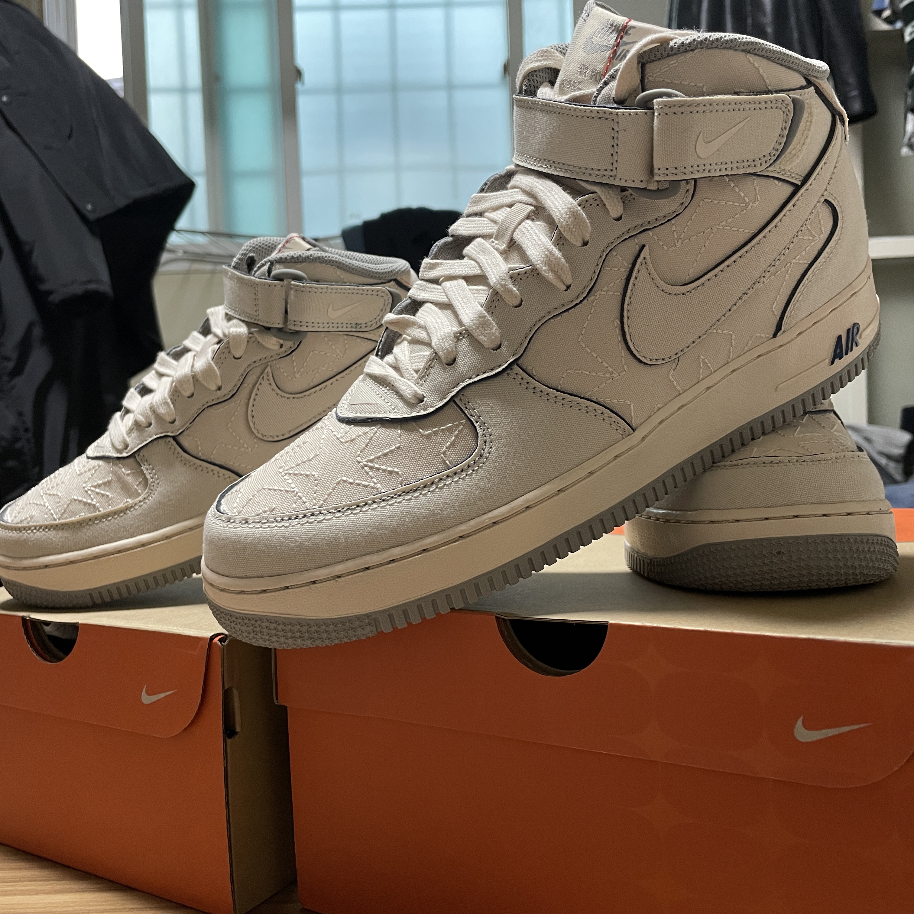 Nike Air Force 1 Mid '07 Pearl White 착용 스타일 - 1