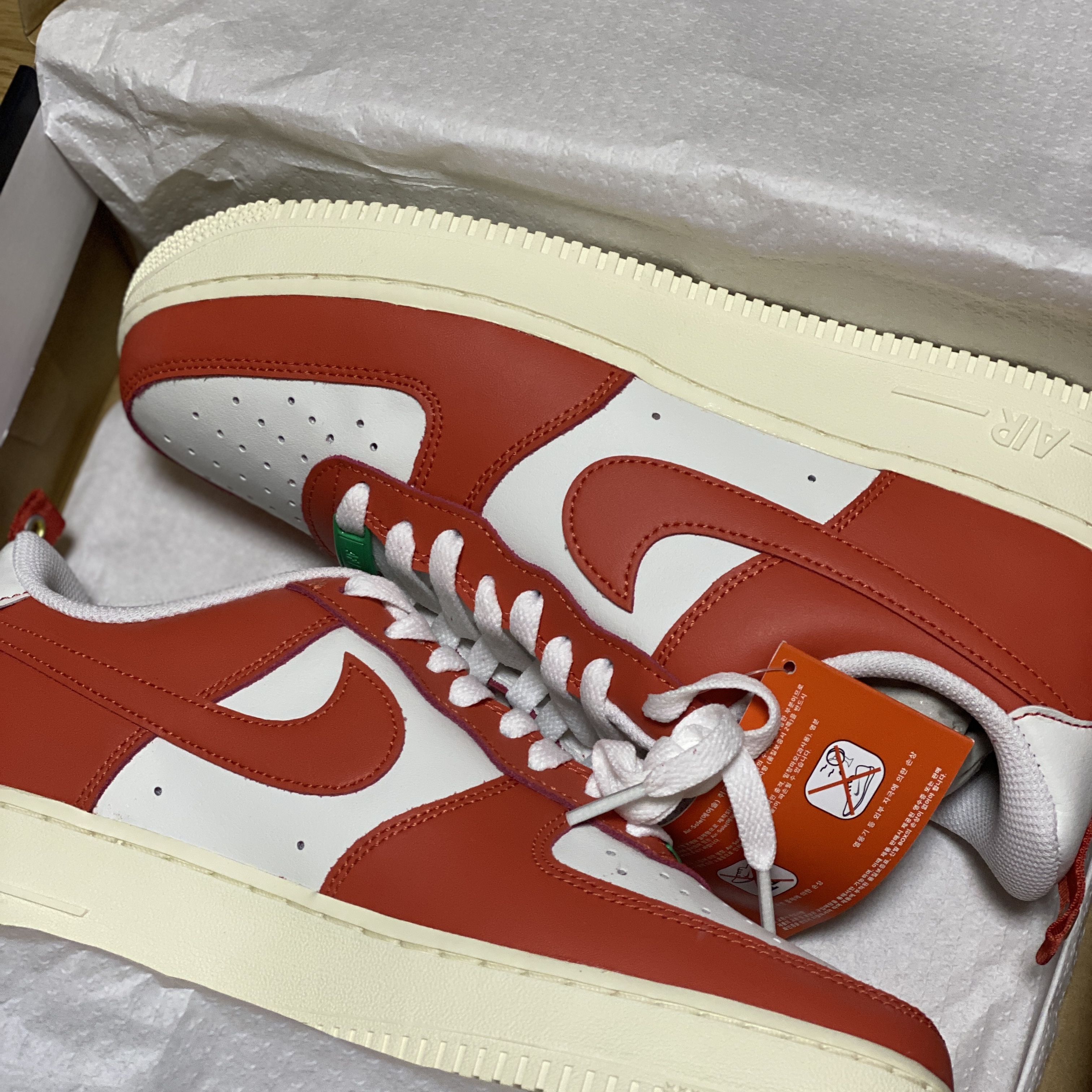 Nike Air Force 1 '07 LV8 Pojangmacha 착용 스타일