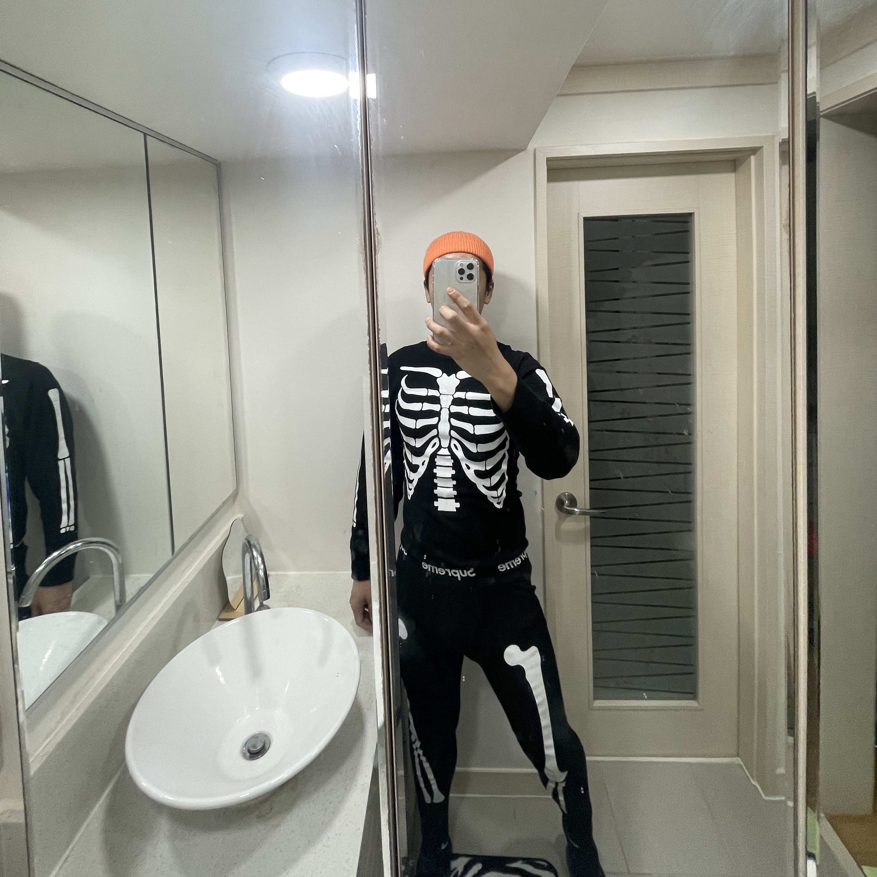 Supreme Hanes Bones Thermal Crew Black (1 Pack), Supreme Hanes Bones Thermal Pants Black (1 Pack) 착용 스타일