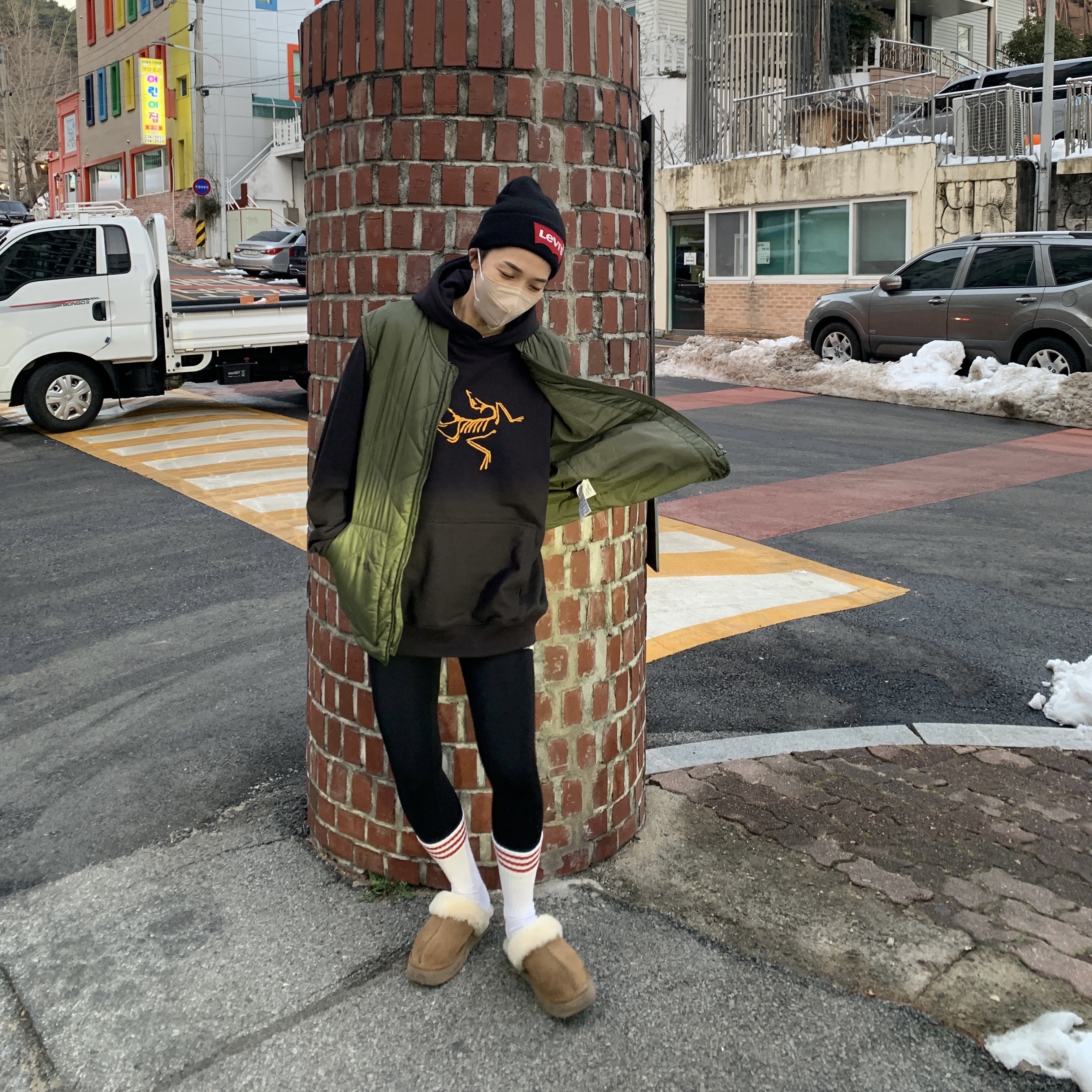Adidas Yeezy Boost 350 V2 Black Red 2017, Palace x Arc'teryx Hood Black - 20FW 착용 스타일 - 4