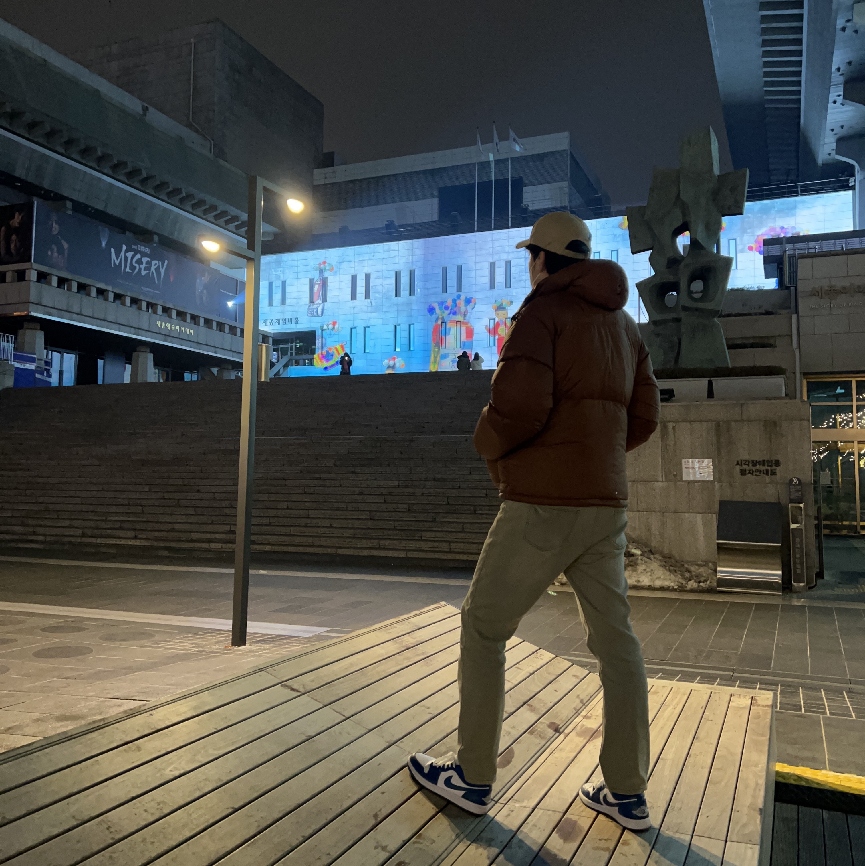 (W) Jordan 1 Low White Dark Marina Blue, Ader Error x Zara Pleated Cap Beige 착용 스타일