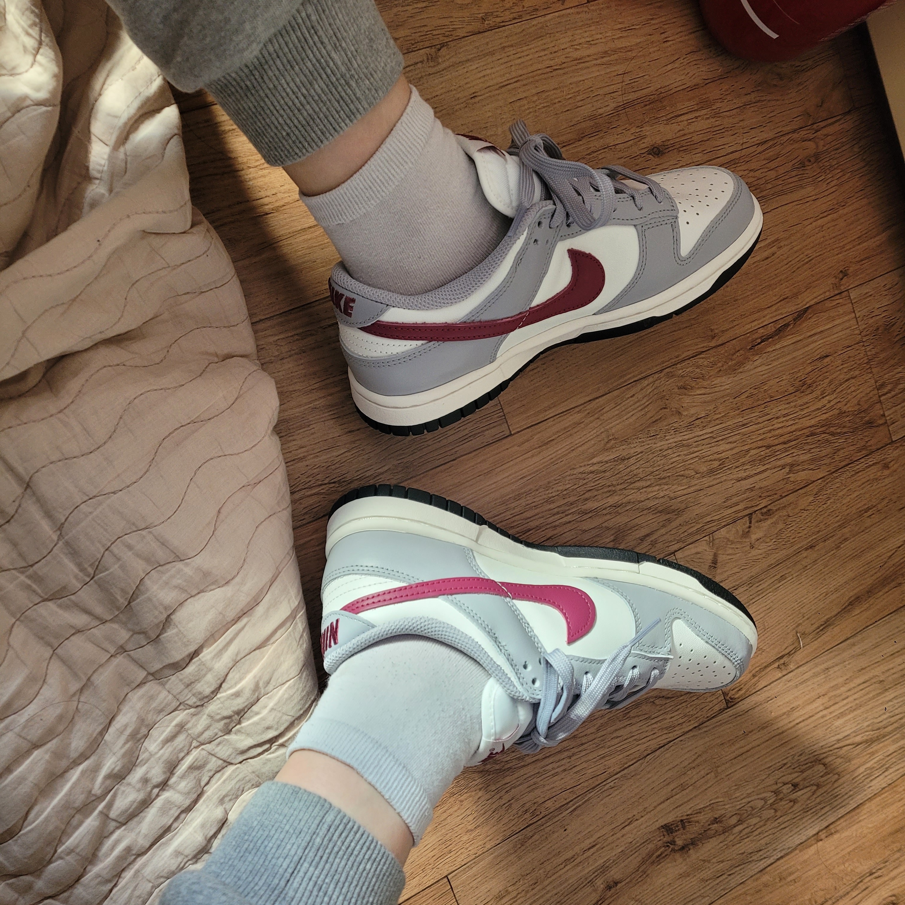 (W) Nike Dunk Low Wolf Grey Rosewood 착용 스타일 - 2