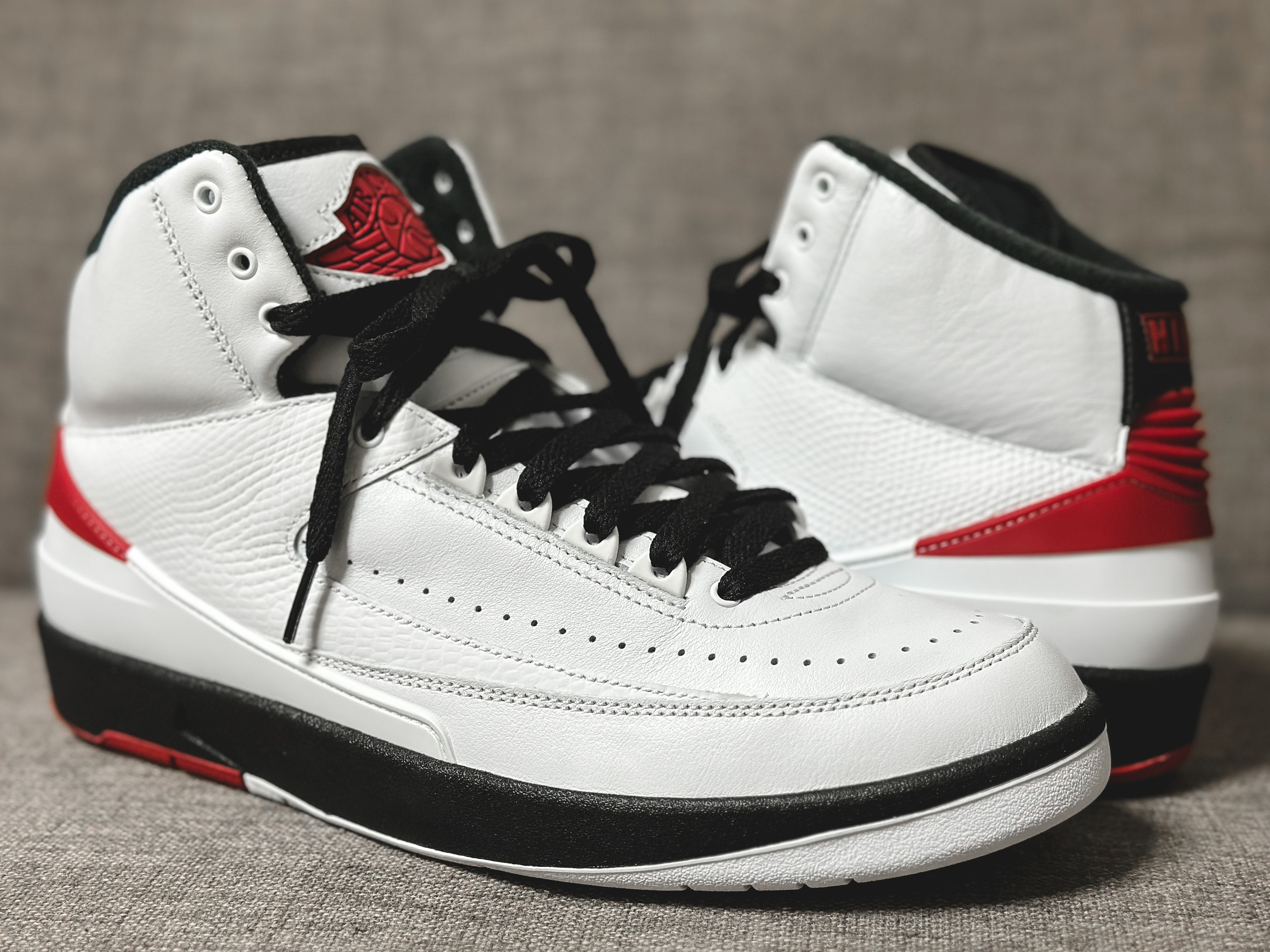 Jordan 2 Retro OG Chicago, Jordan 3 Retro True Blue 2009 착용 스타일 - 1