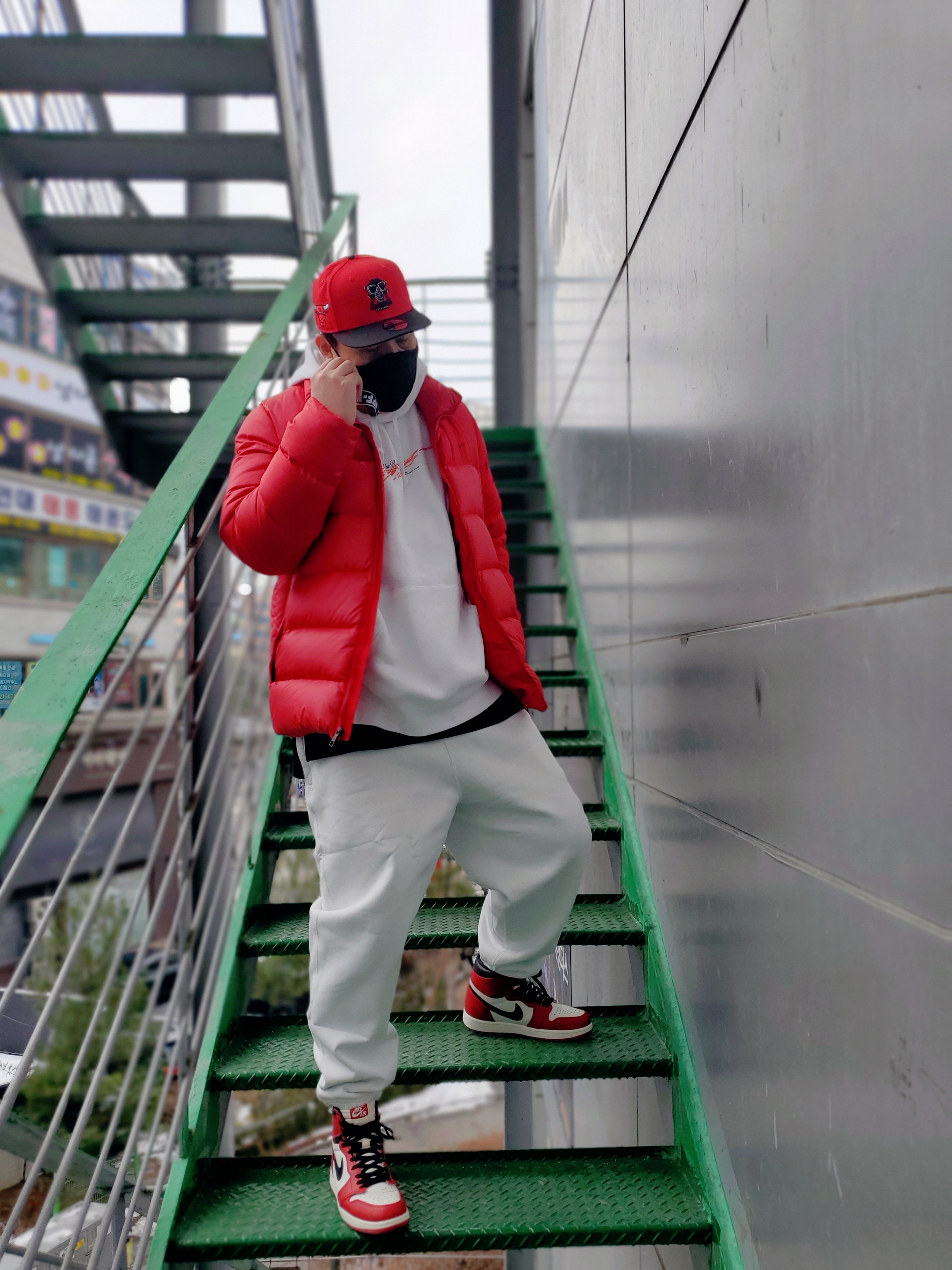 Jordan 1 Retro High OG Chicago 2022, Nike NRG Solo Swoosh Fleece Pants Summit White - Asia 착용 스타일 - 4