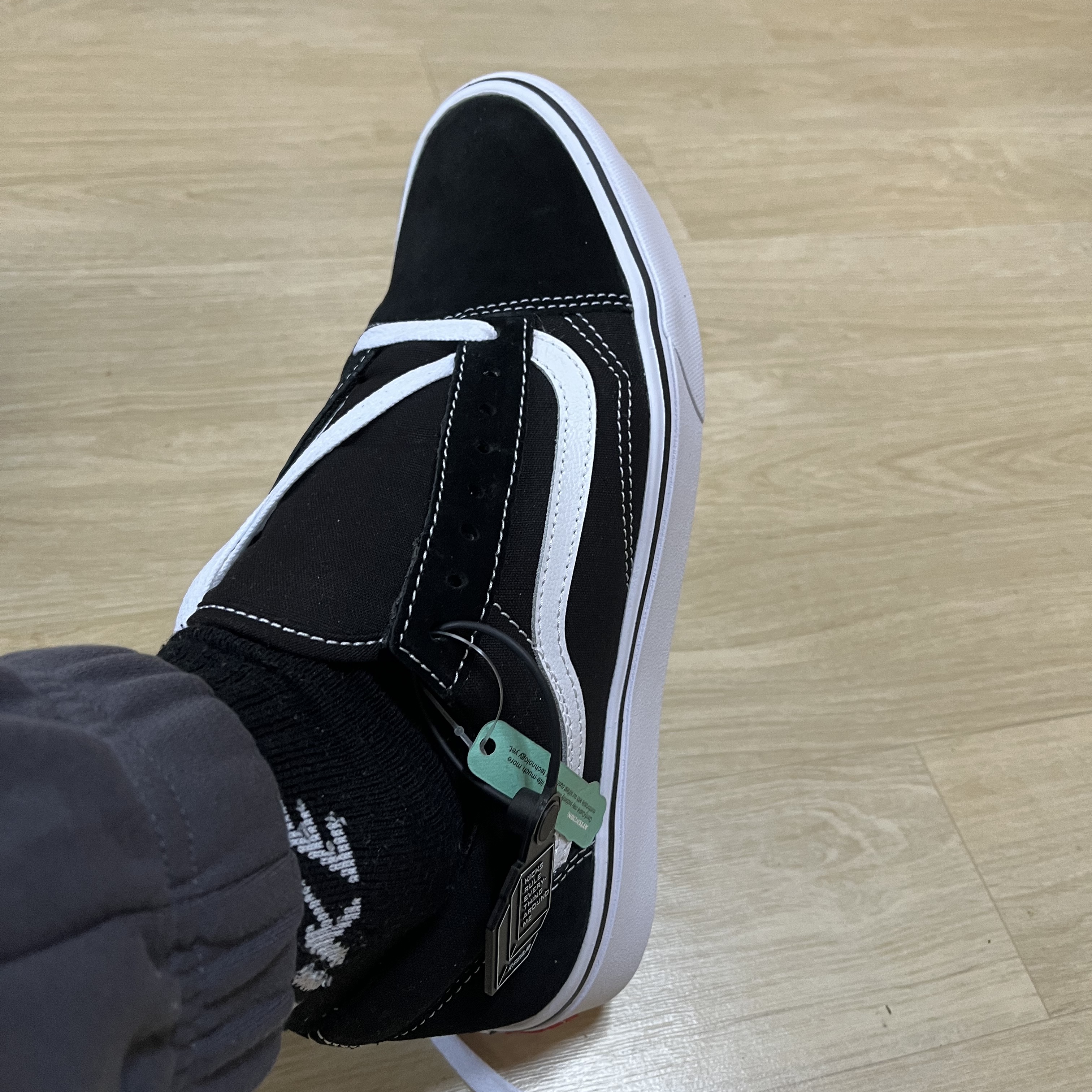 Vans ComfyCush Old Skool Black True white 착용 스타일