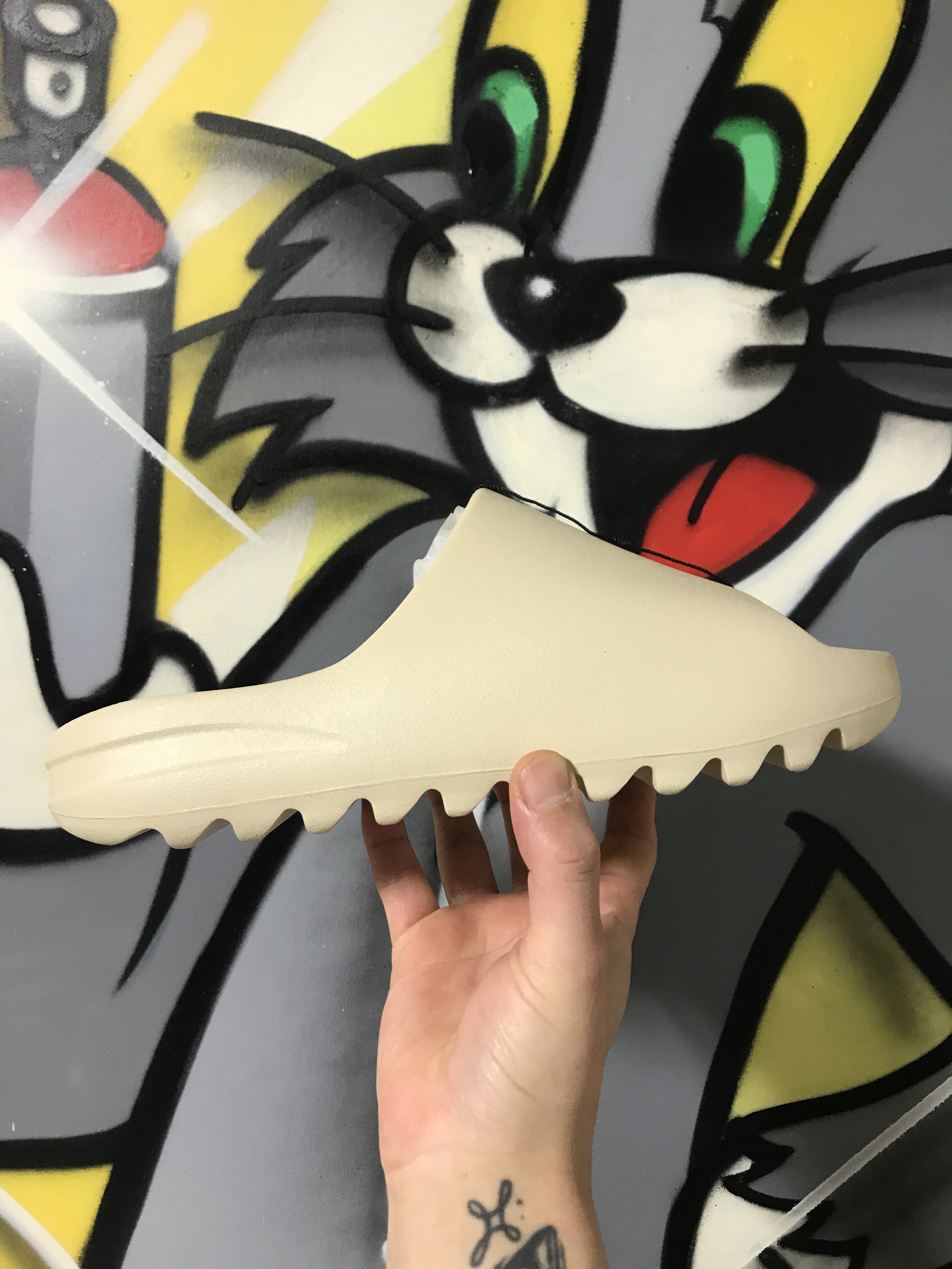 Adidas Yeezy Slide Bone 2022/2023 착용 스타일