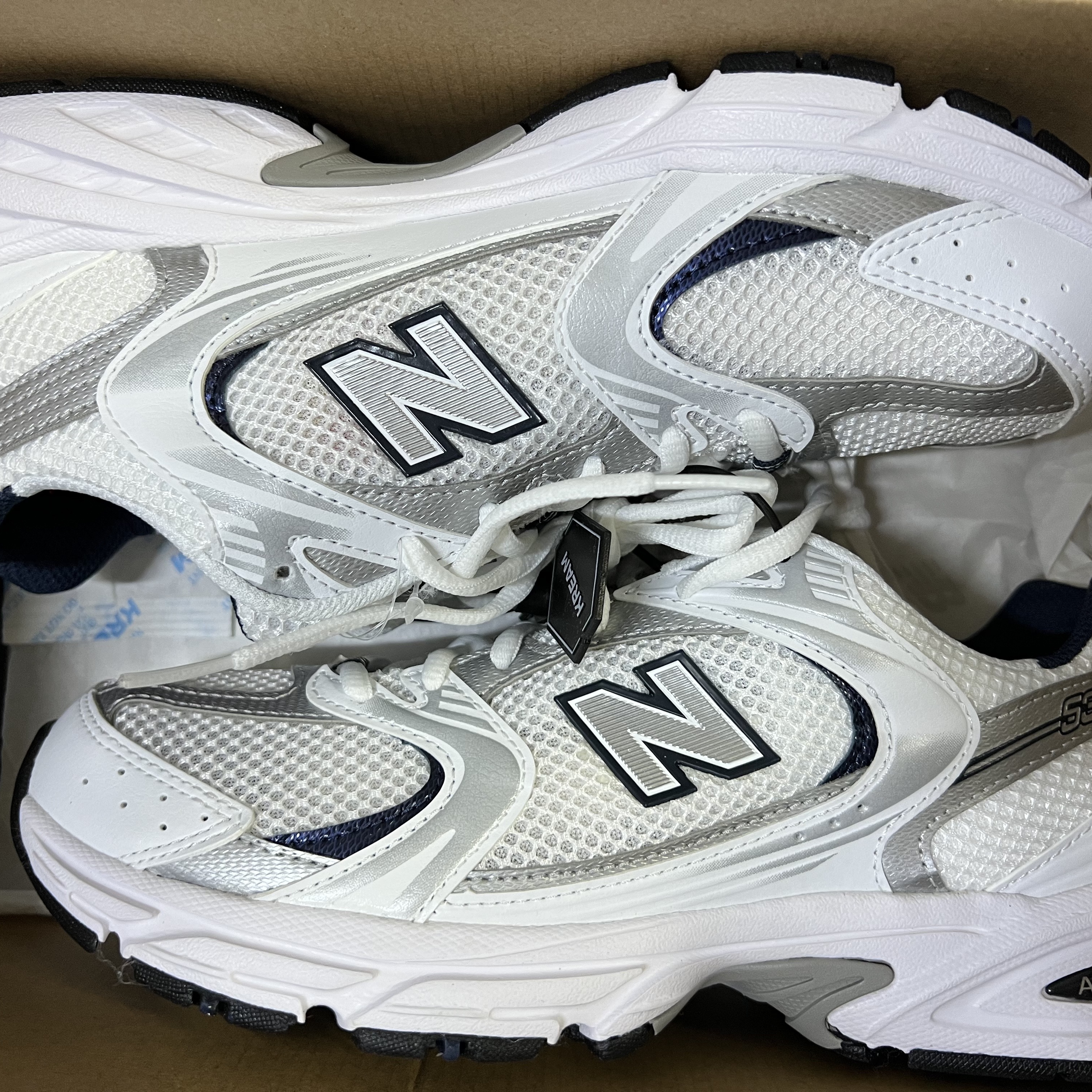New Balance 530 White 착용 스타일