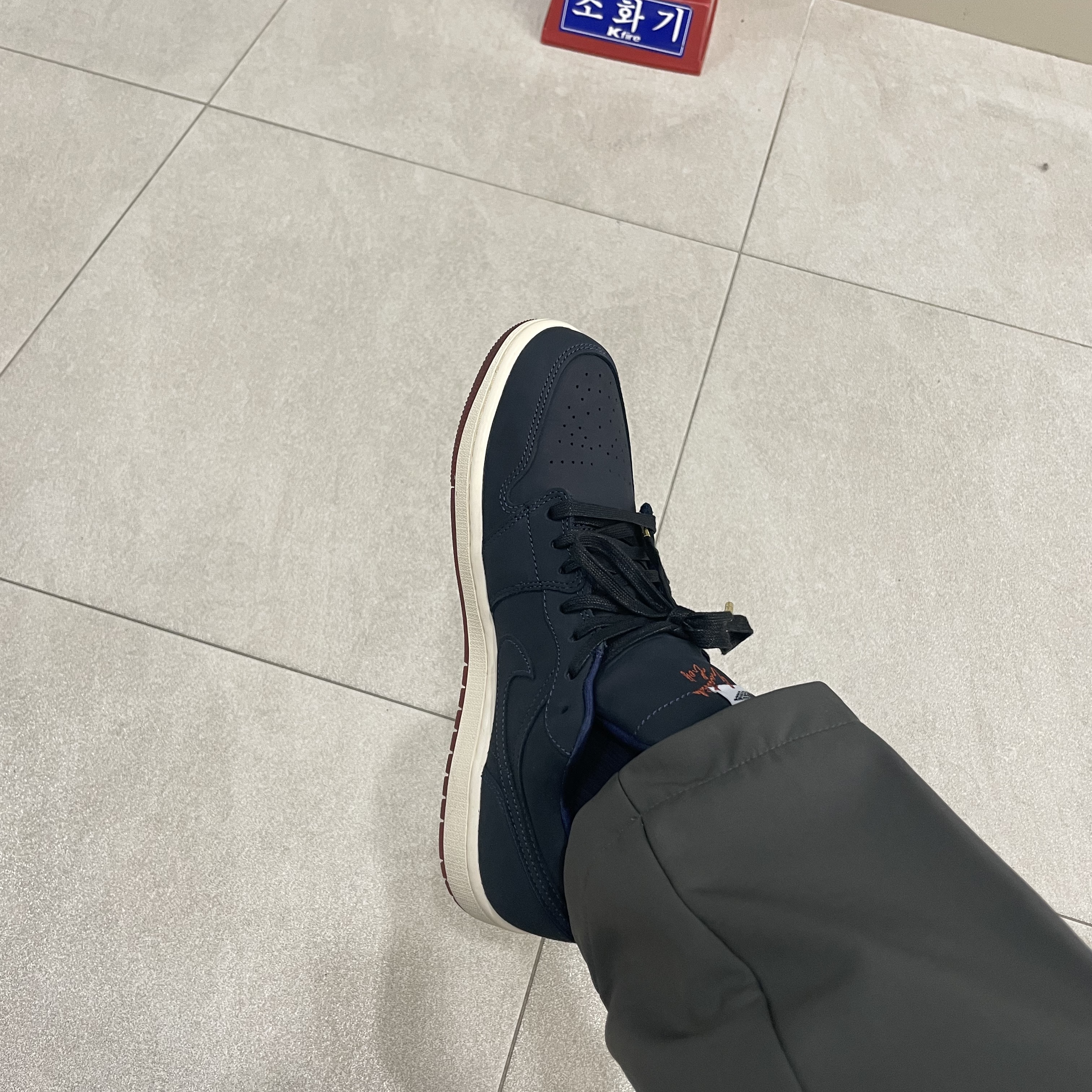 Jordan 1 x Eastside Golf Low Midnight Navy 착용 스타일
