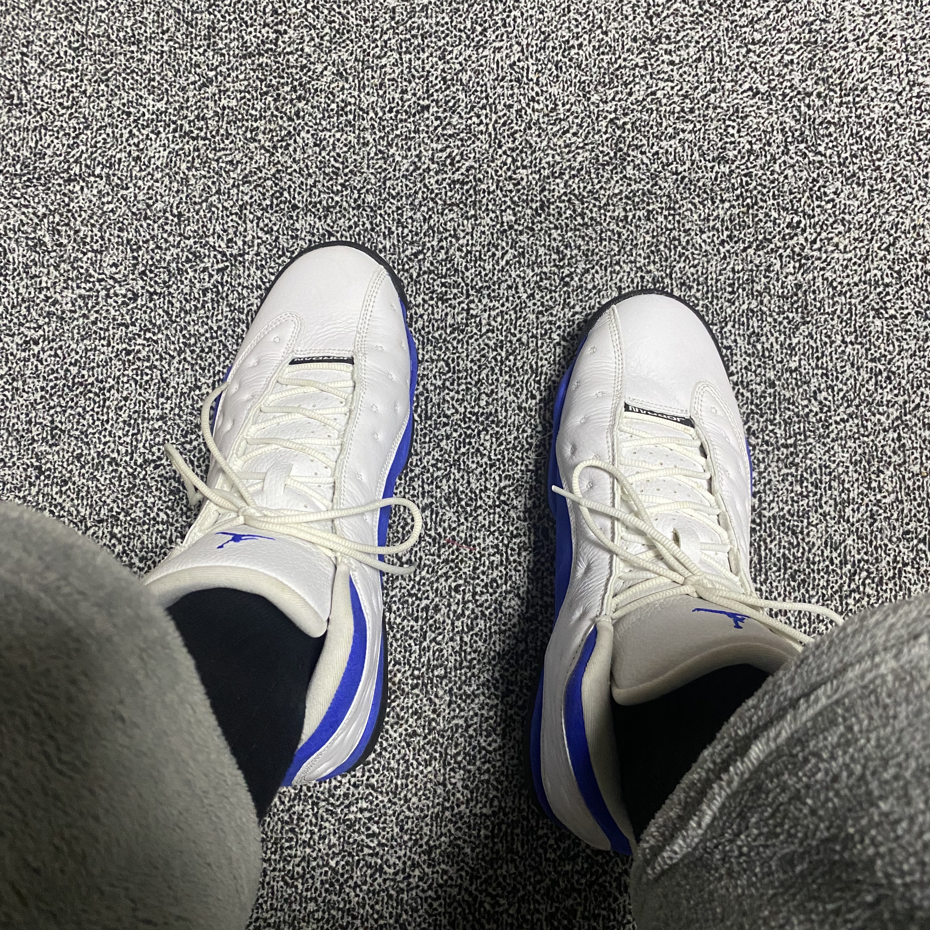Jordan 13 Retro White Hyper Royal Black 착용 스타일