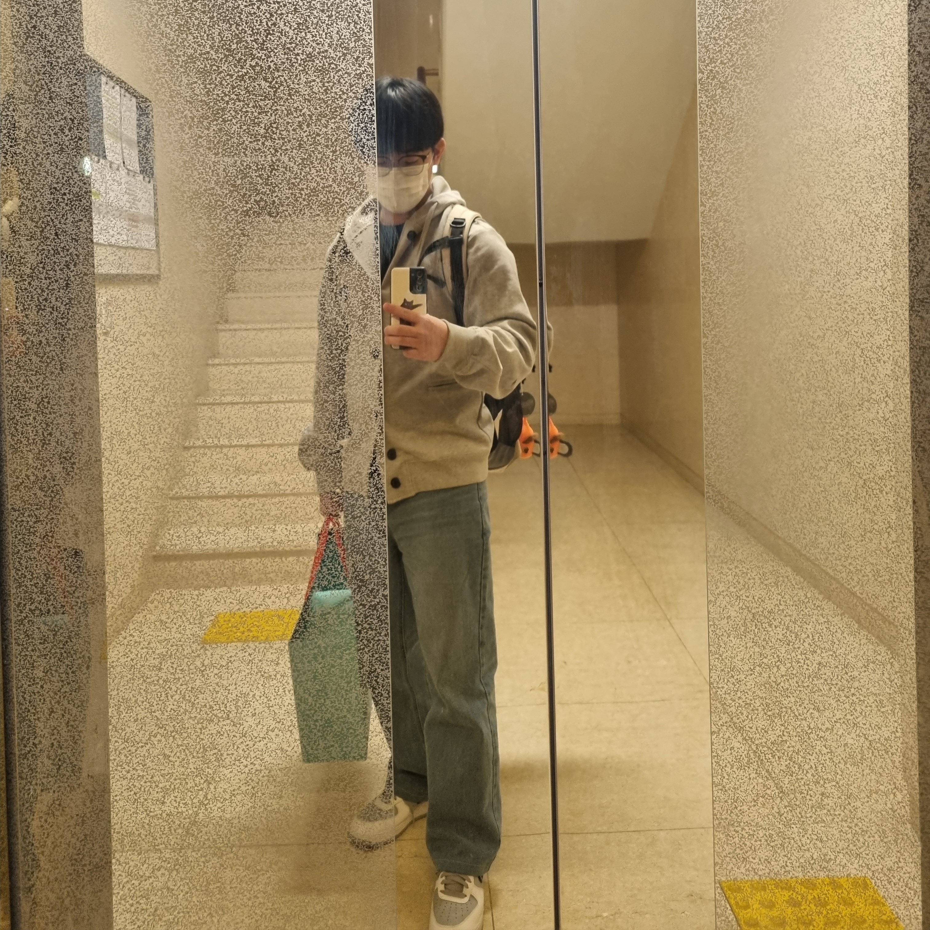 Ader Error Sculpture Logo Hood Jacket Grey 착용 스타일