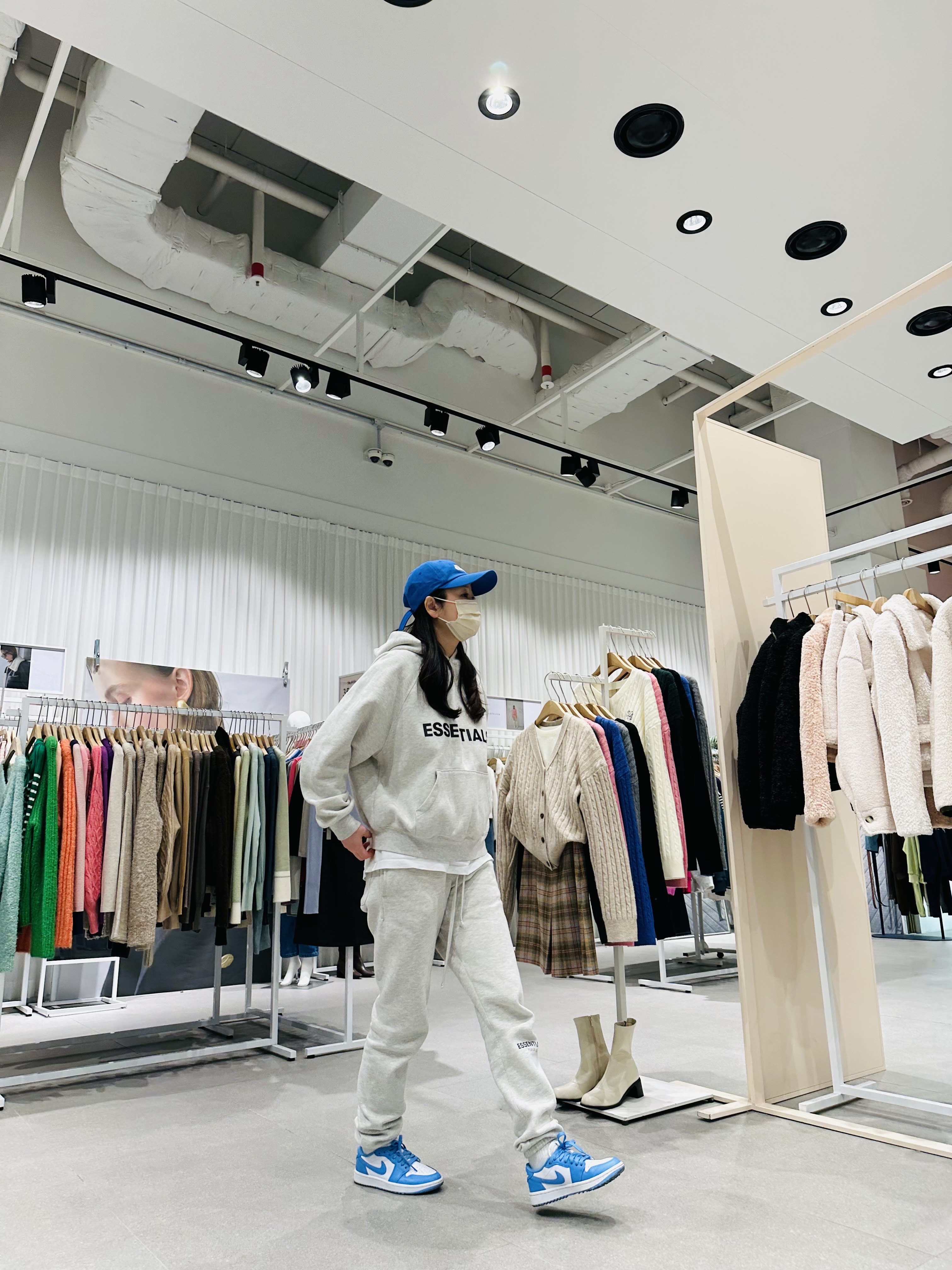 Essentials 3D Silicon Applique Pullover Hoodie Oatmeal/Oatmeal Heather/Light Heather Oatmeal 2020, Essentials Sweatpants Oatmeal/Oatmeal Heather/Light Heather Oatmeal 2020 착용 스타일 - 1