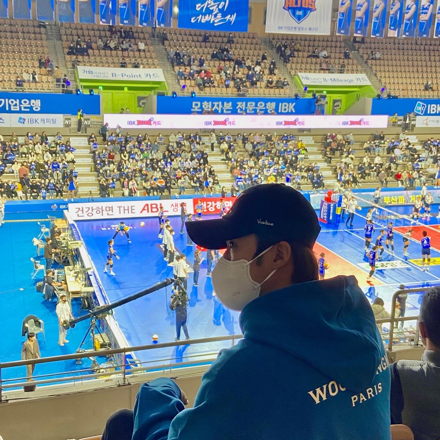 Wooyoungmi Cotton White Back Logo Hoodie Blue - 22FW, Maison Mihara Yasuhiro Blakey VL OG Sole Leather Low-top Sneakers White 착용 스타일 - 2