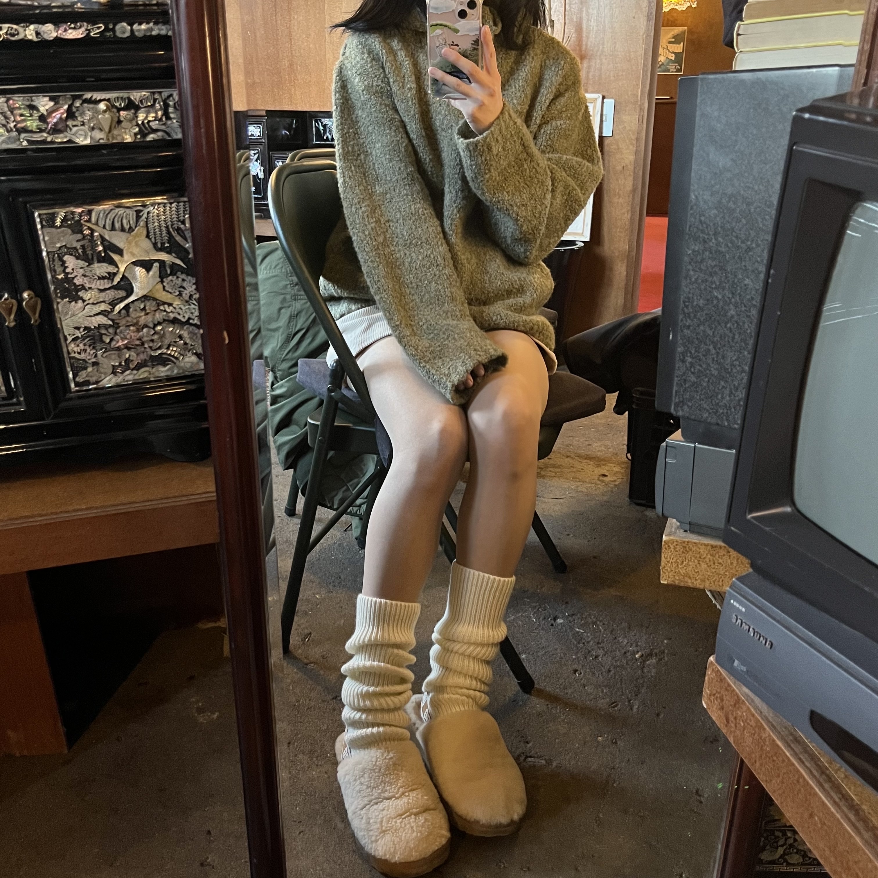 (Kids) UGG Fluff Yeah Clog Natural 착용 스타일