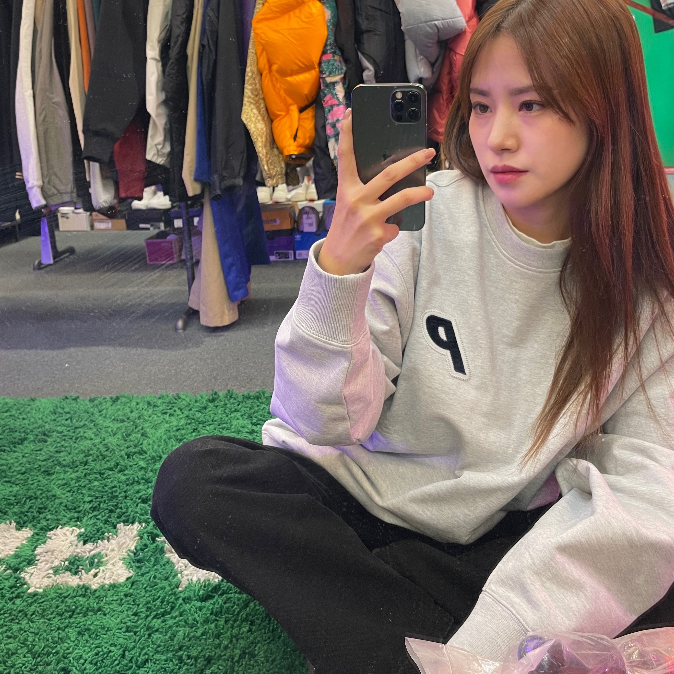 Palace P-3 Applique Crew Grey Marl - 22FW 착용 스타일