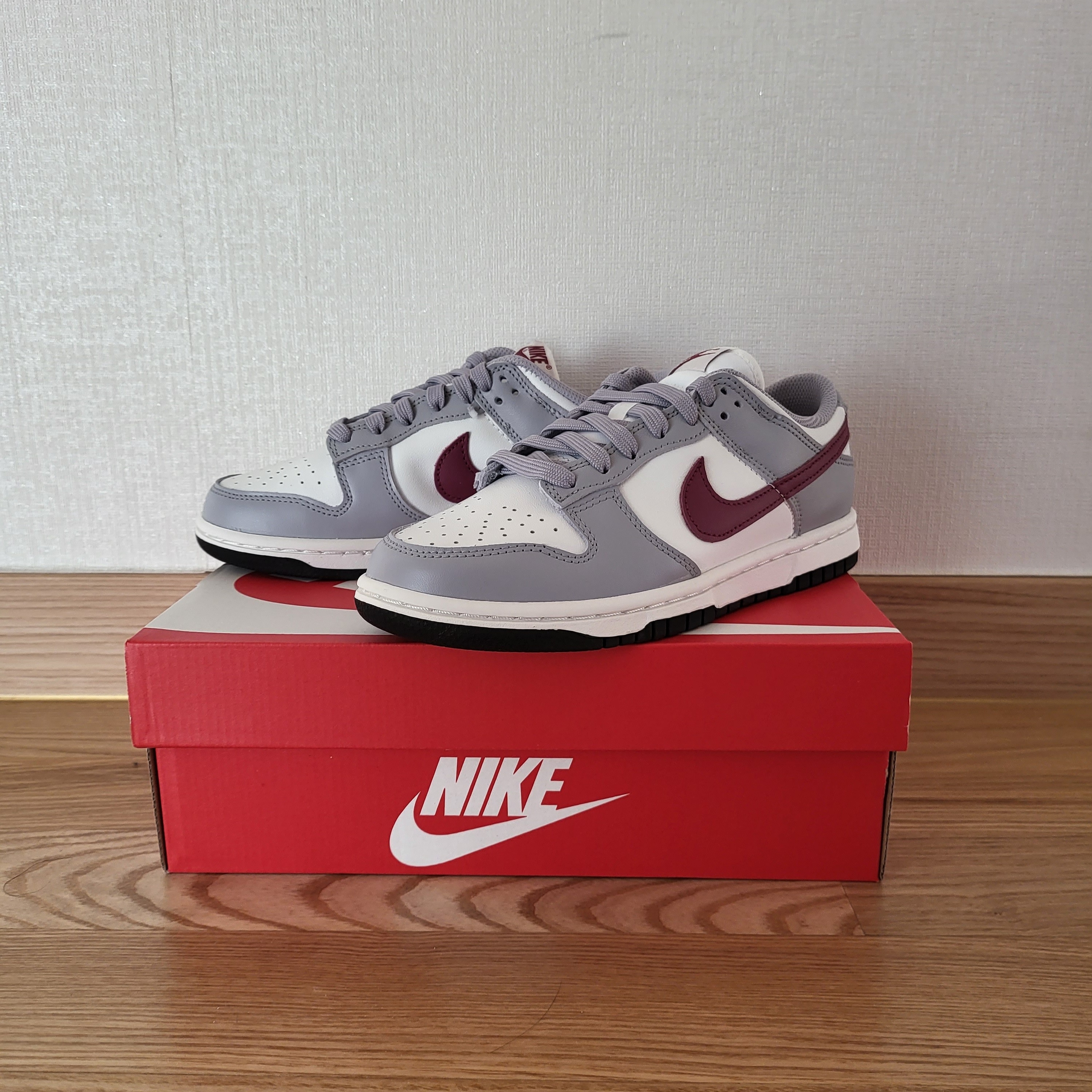 (W) Nike Dunk Low Wolf Grey Rosewood 착용 스타일 - 1