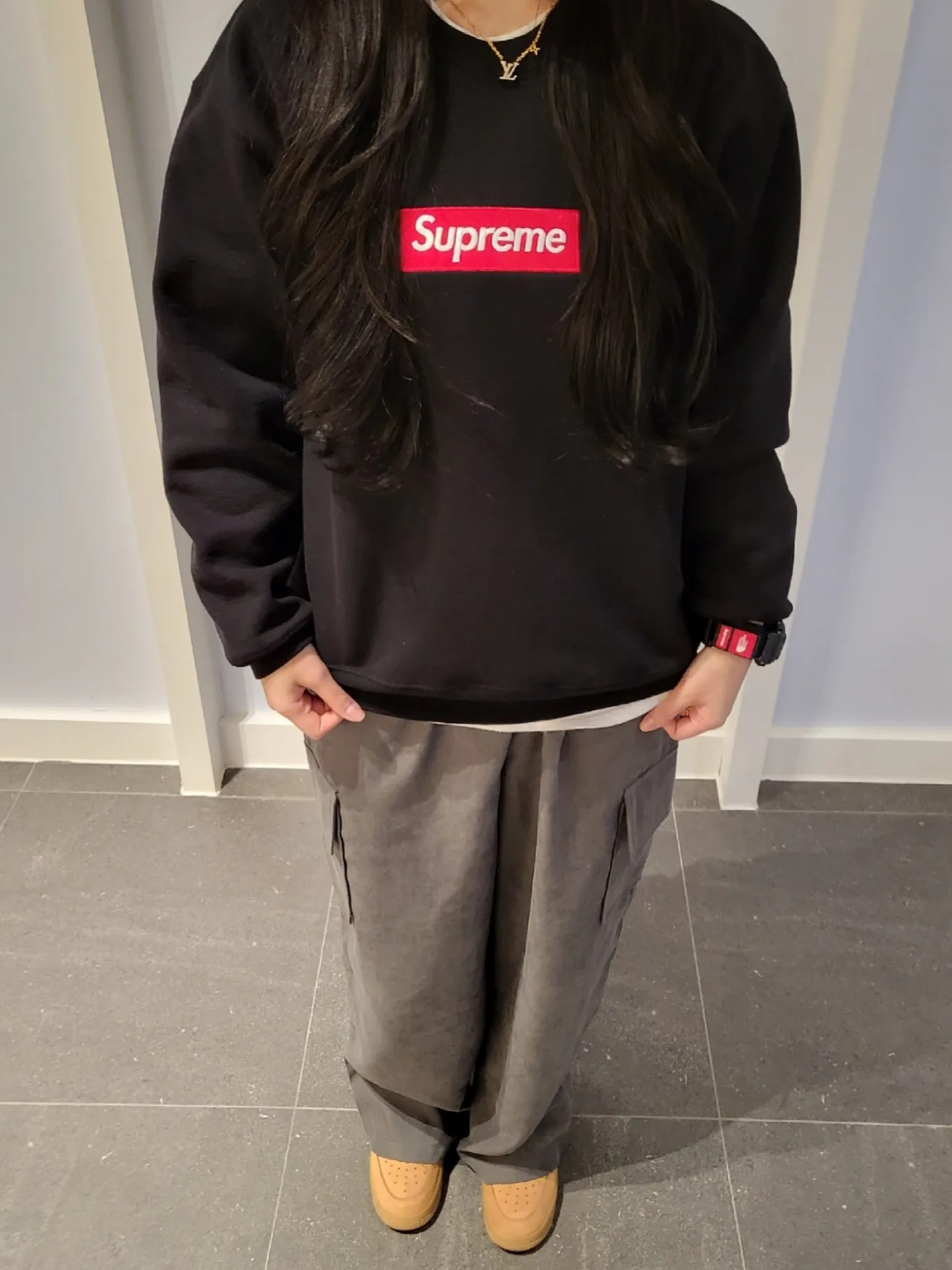 Supreme Box Logo Crewneck Black - 22FW, Nike x Supreme Air Force 1 Low Flax 착용 스타일 - 3