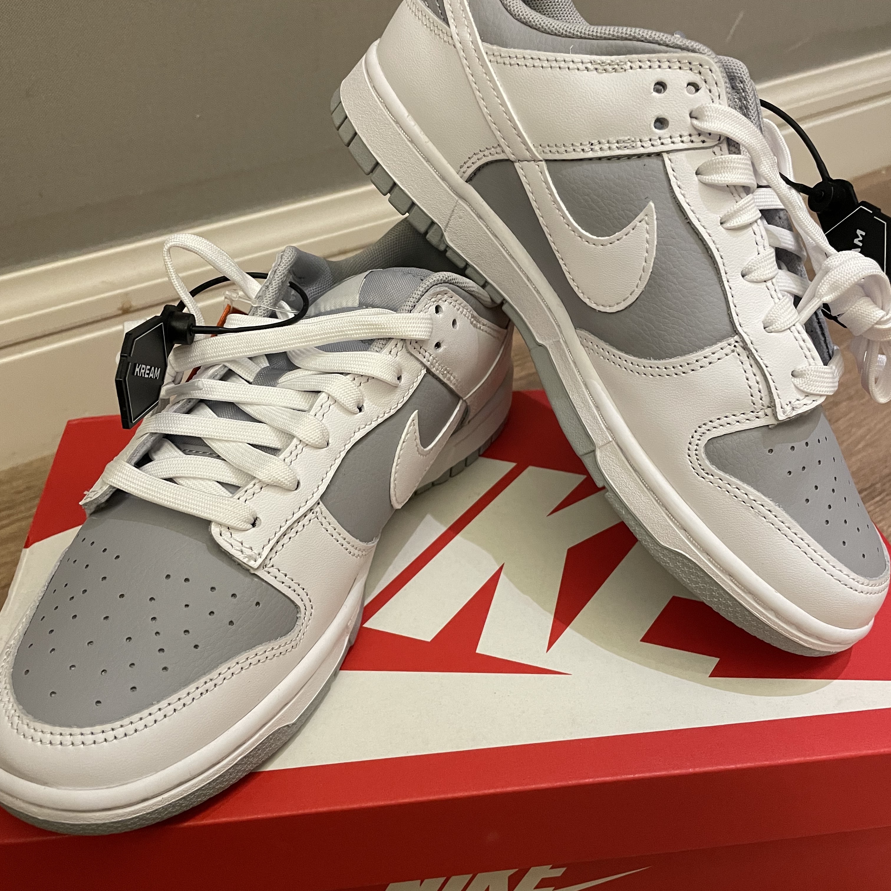Nike Dunk Low Retro White Neutral Grey 착용 스타일