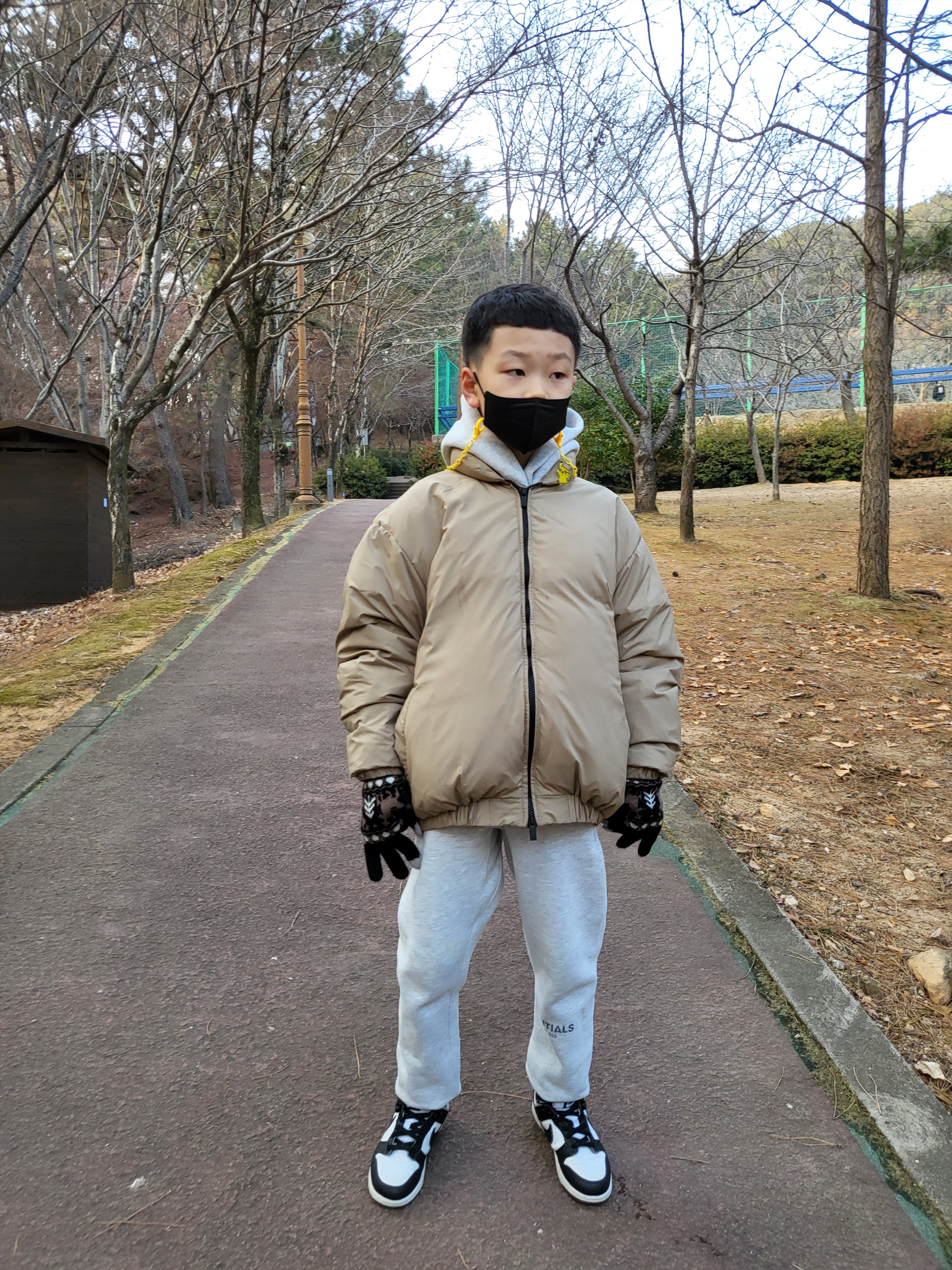 (Kids) Essentials The Core Collection Hoodie Light Oatmeal, (Kids) Essentials Sweatpants Oatmeal - 21SS 착용 스타일