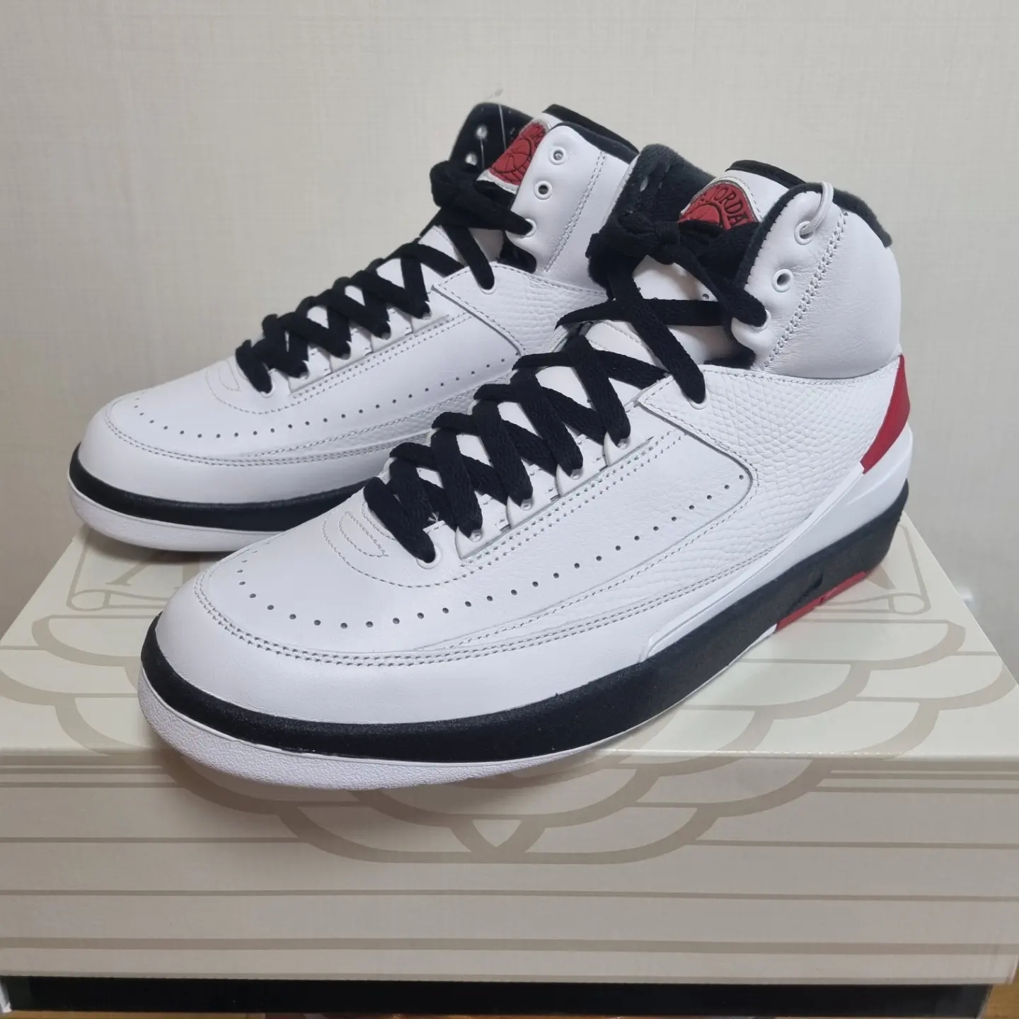 Jordan 2 Retro OG Chicago 착용 스타일 - 3