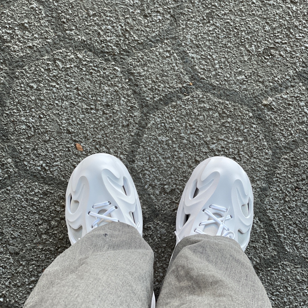 Adidas Adifom Q Cloud White Grey 착용 스타일 - 1