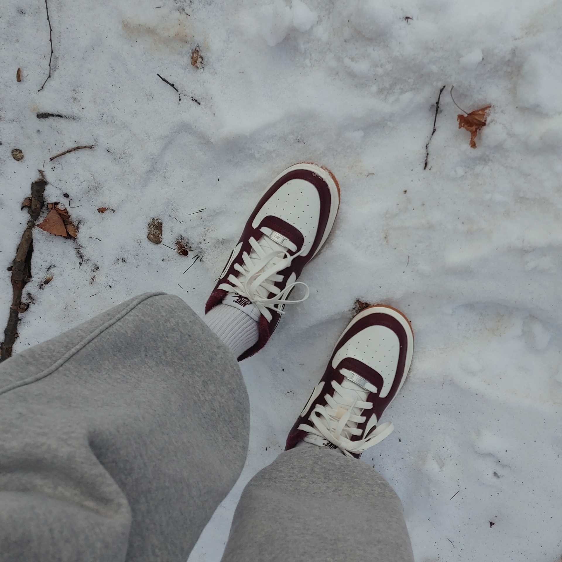 (GS) Nike Air Force 1 LV8 3 Night Maroon 착용 스타일