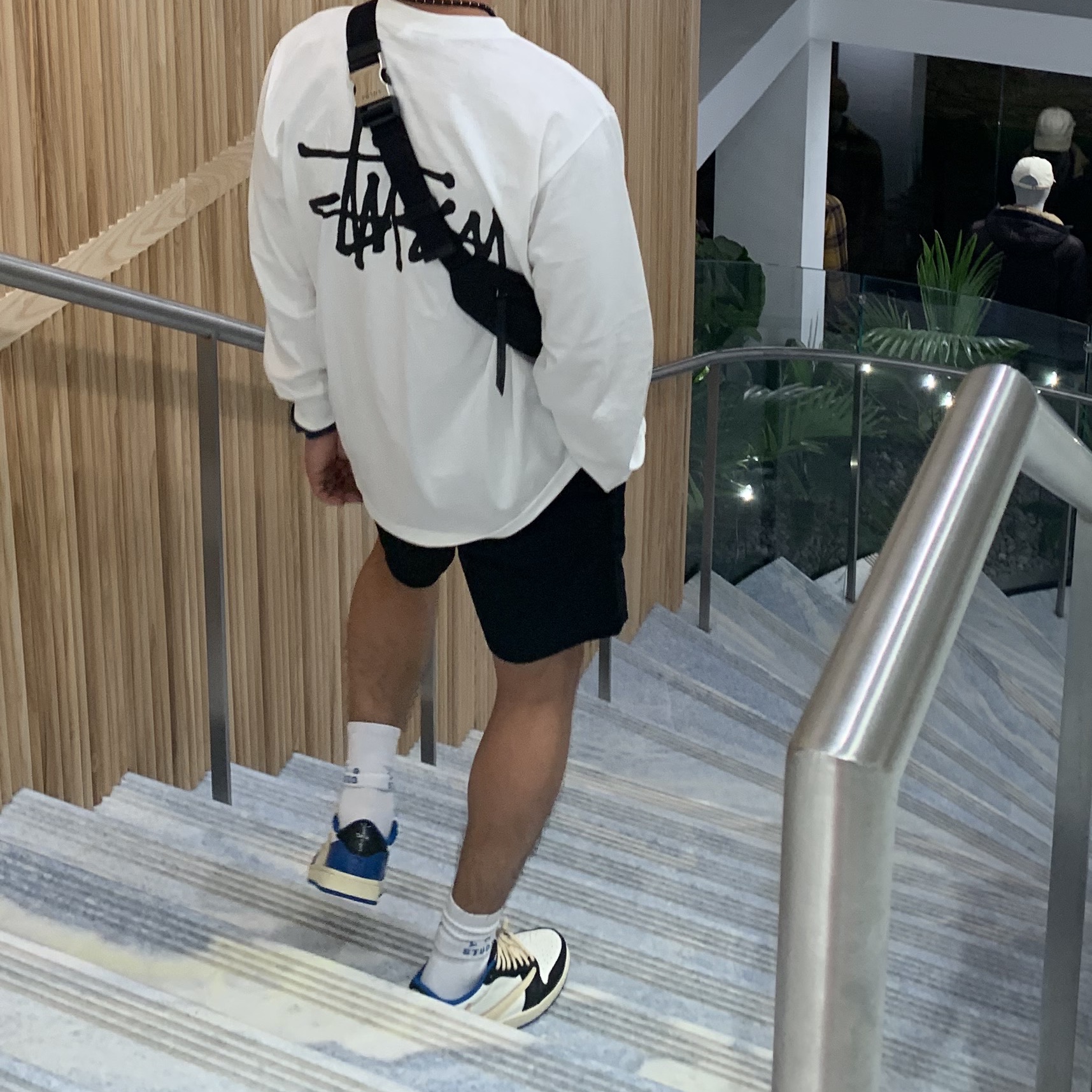 Jordan 1 x Travis Scott x Fragment Retro Low OG SP Military Blue, IAB Studio Socks White Set 착용 스타일