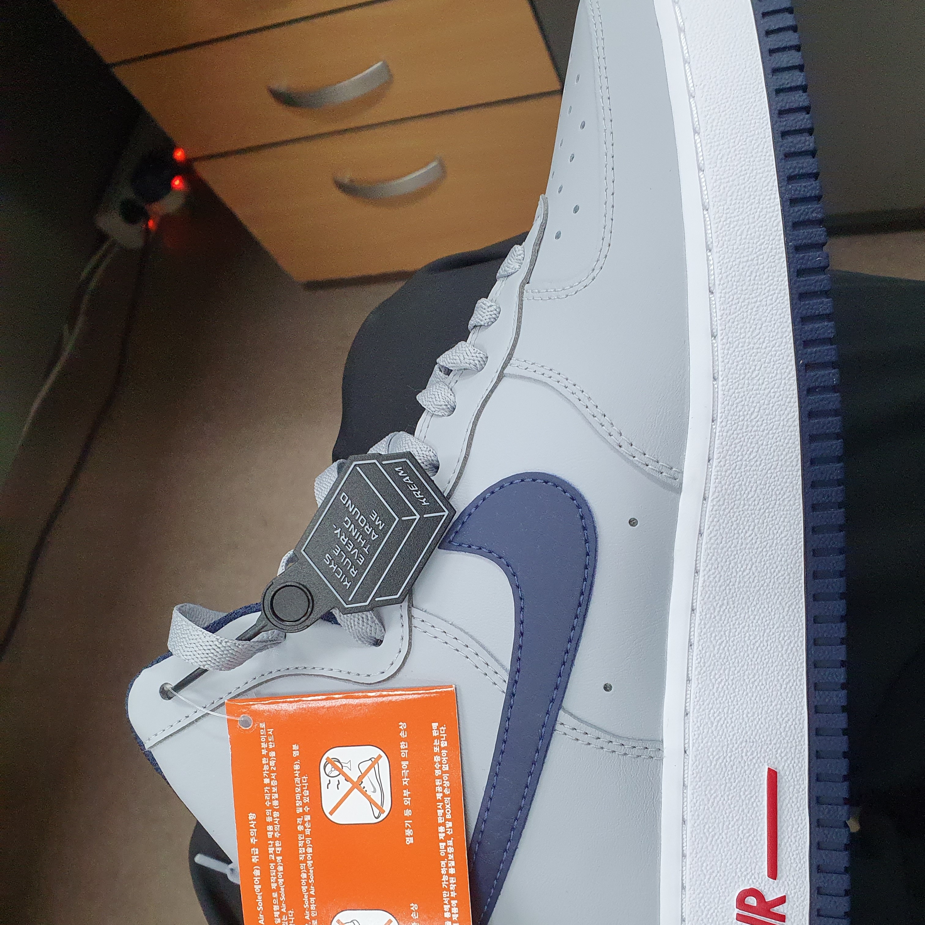 (W) Nike Air Force 1 High QS New England 착용 스타일 - 1