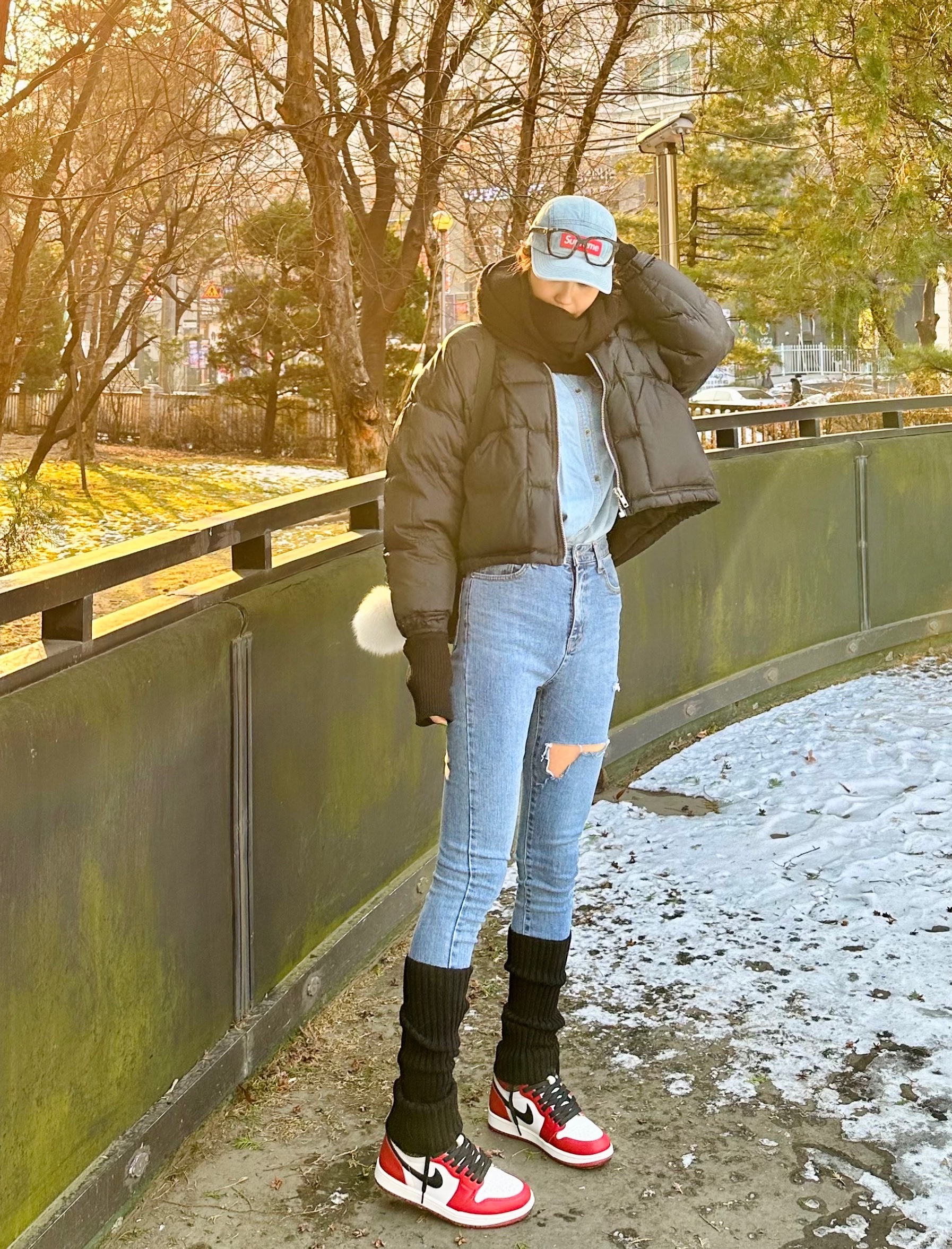 Jordan 1 Retro High OG Chicago 2022, Supreme Washed Chino Twill Camp Cap Denim - 21SS 착용 스타일 - 1