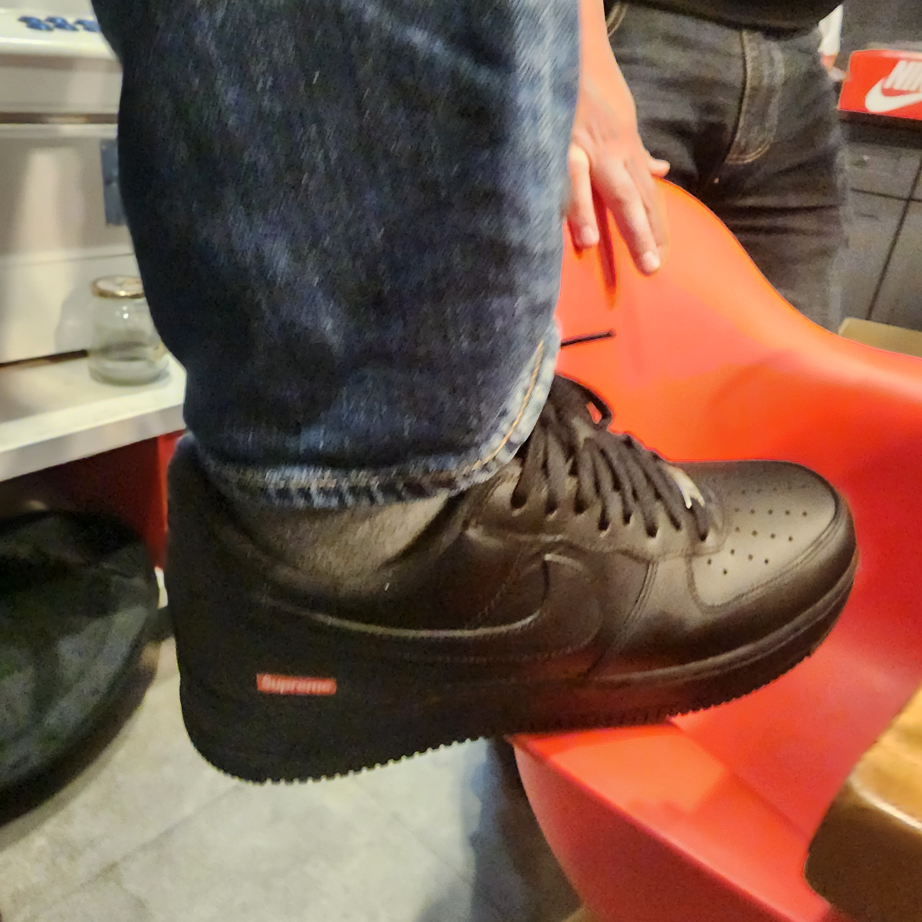 Nike x Supreme Air Force 1 Low Black 착용 스타일